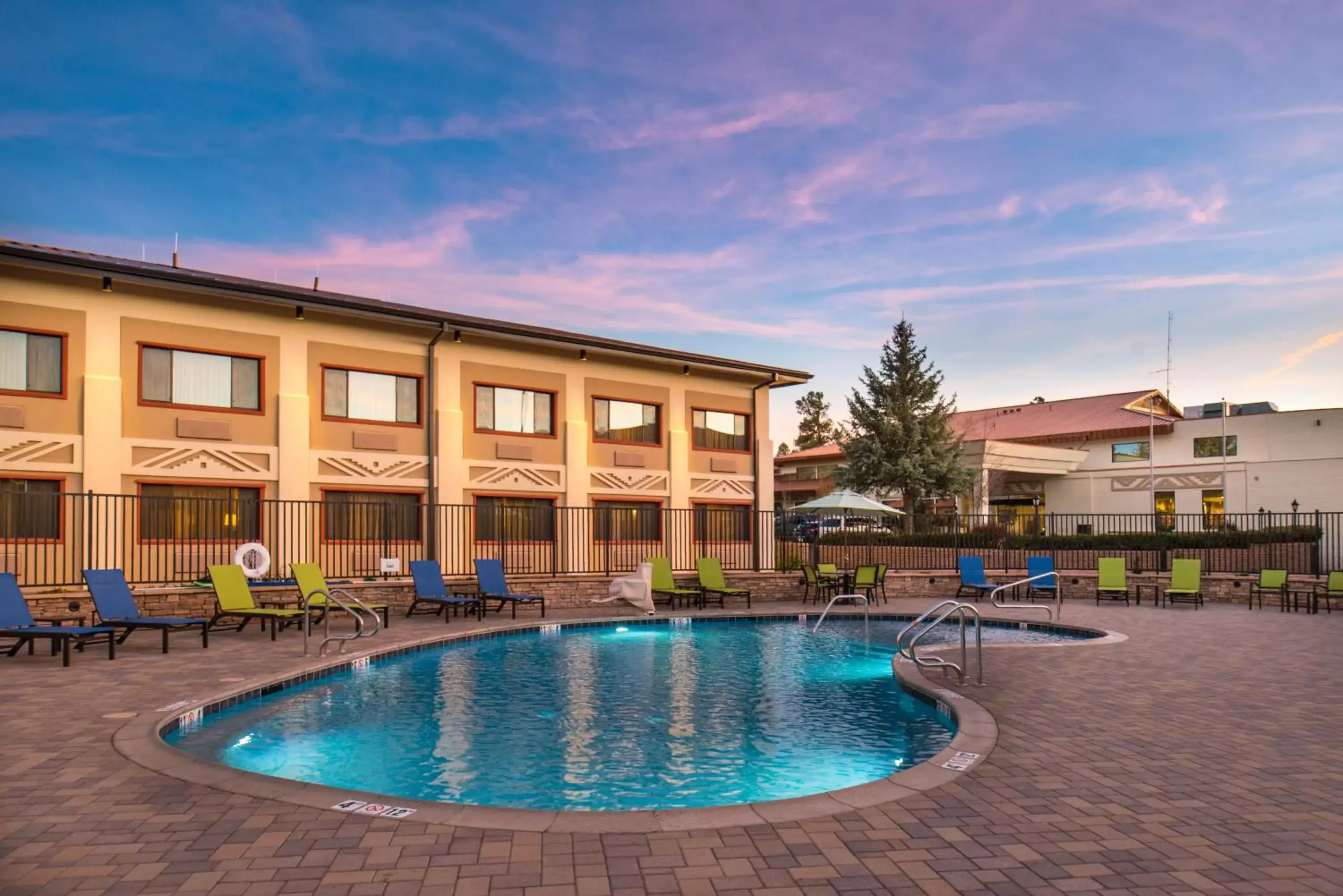 Swimming pool, Property Building in Squire Resort at the Grand Canyon, BW Signature Collection