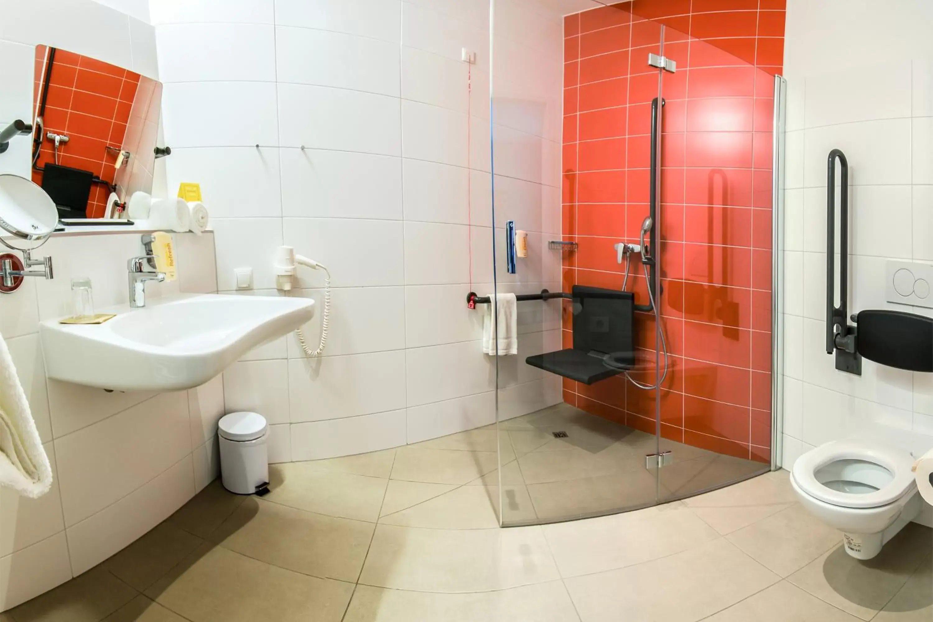 Facility for disabled guests, Bathroom in JUFA Hotel Königswinter/Bonn