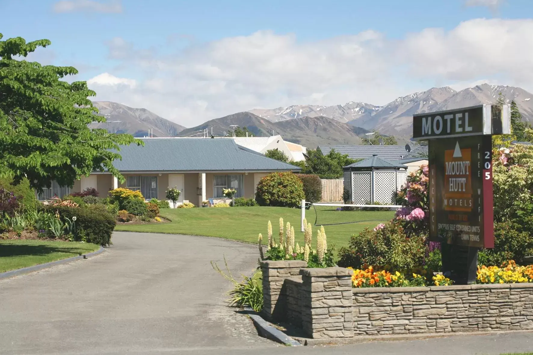 Facade/entrance, Property Building in Mount Hutt Motels