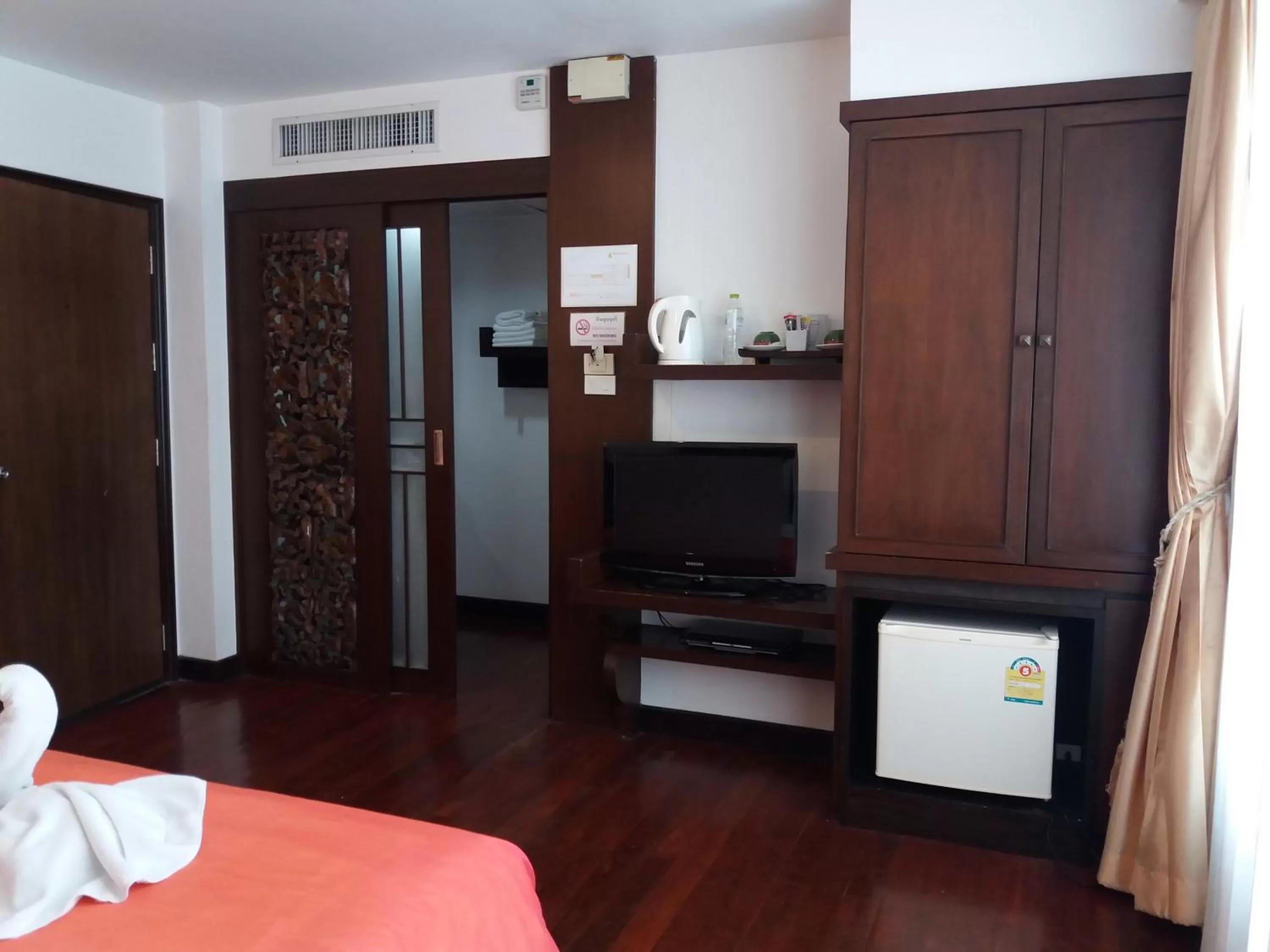 Bedroom, Bed in Nicha Suite Hua Hin Hotel