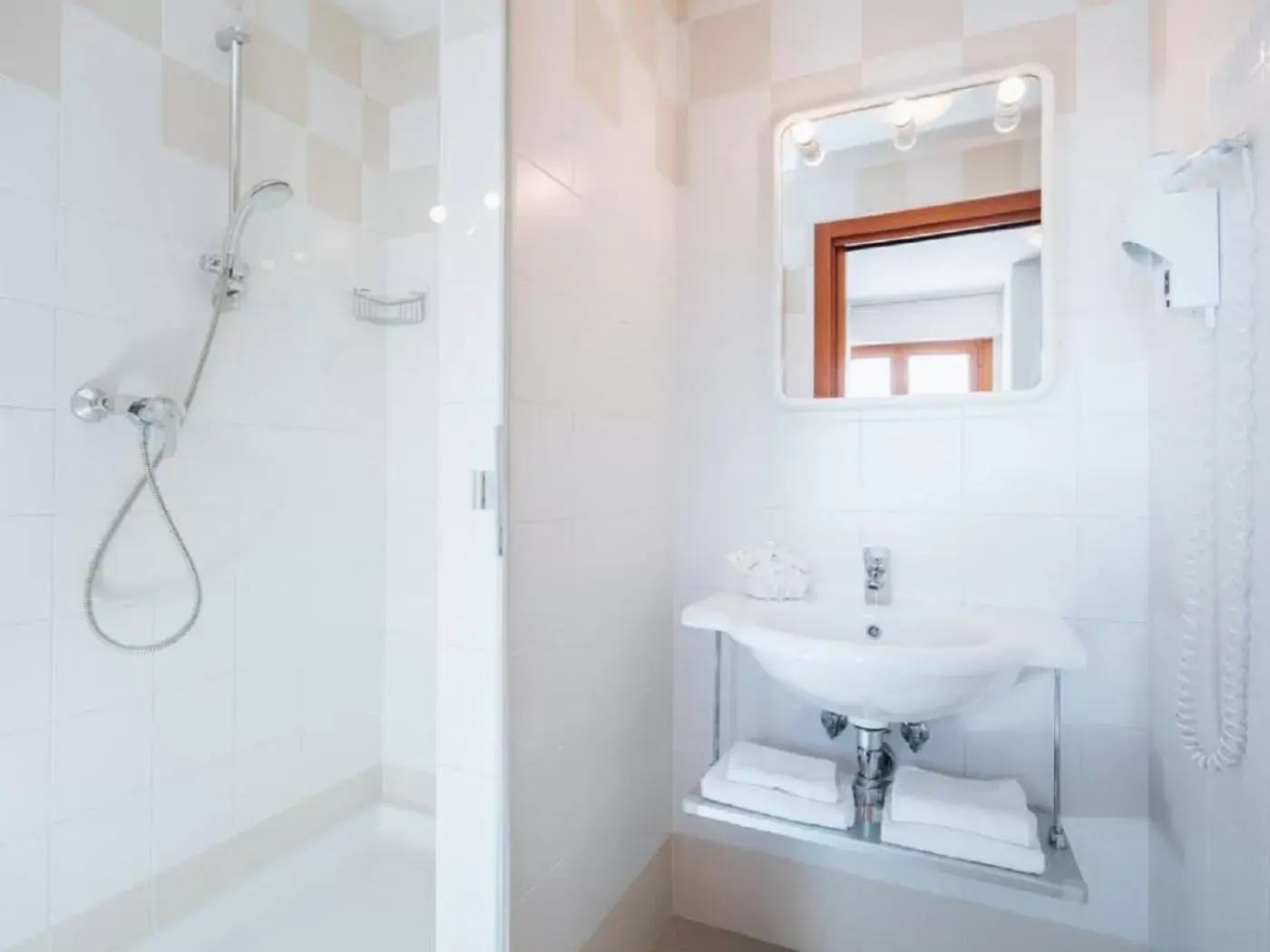Shower, Bathroom in Hotel Nigritella