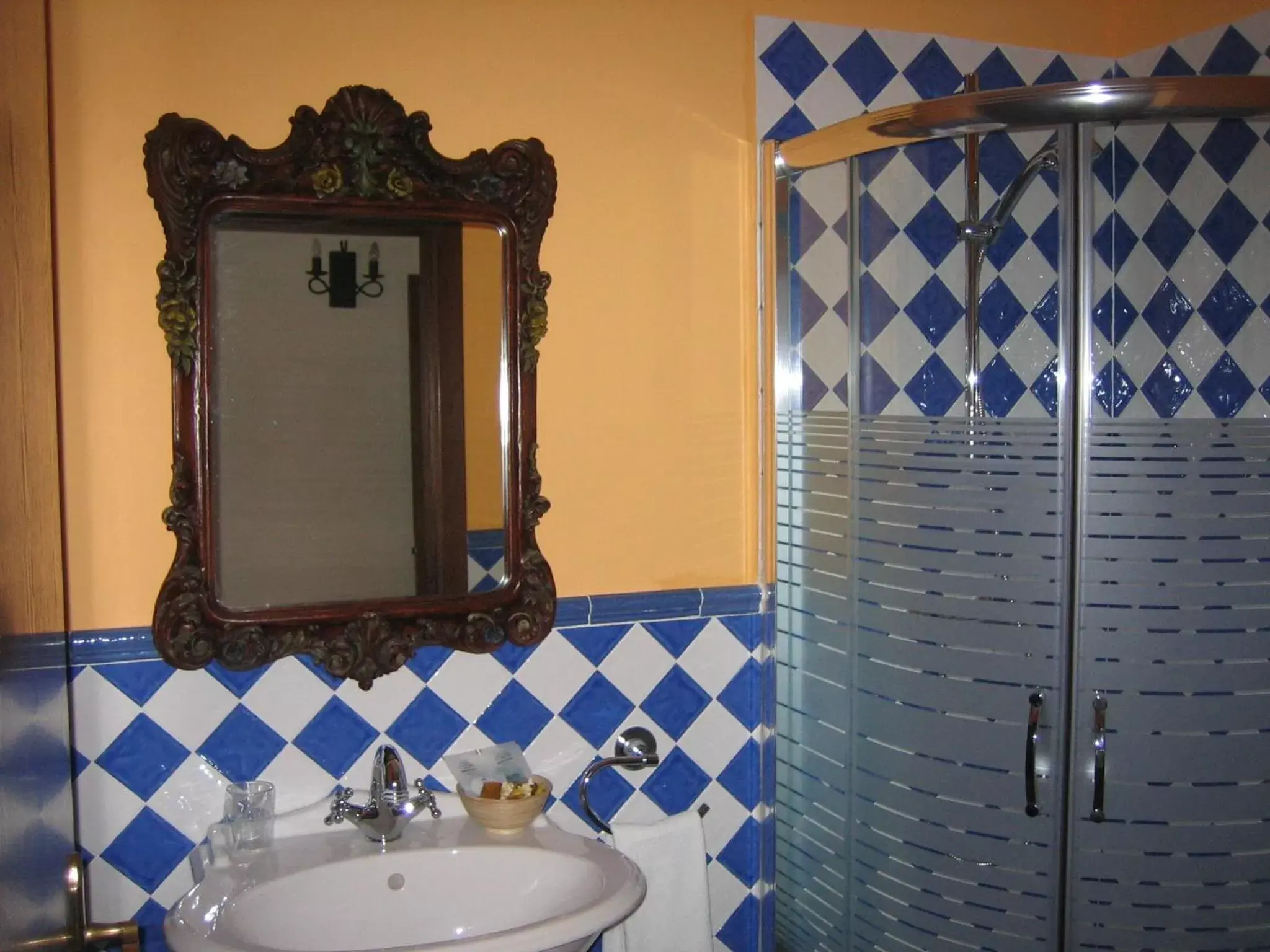 Bathroom in Hotel Palacio Oxangoiti
