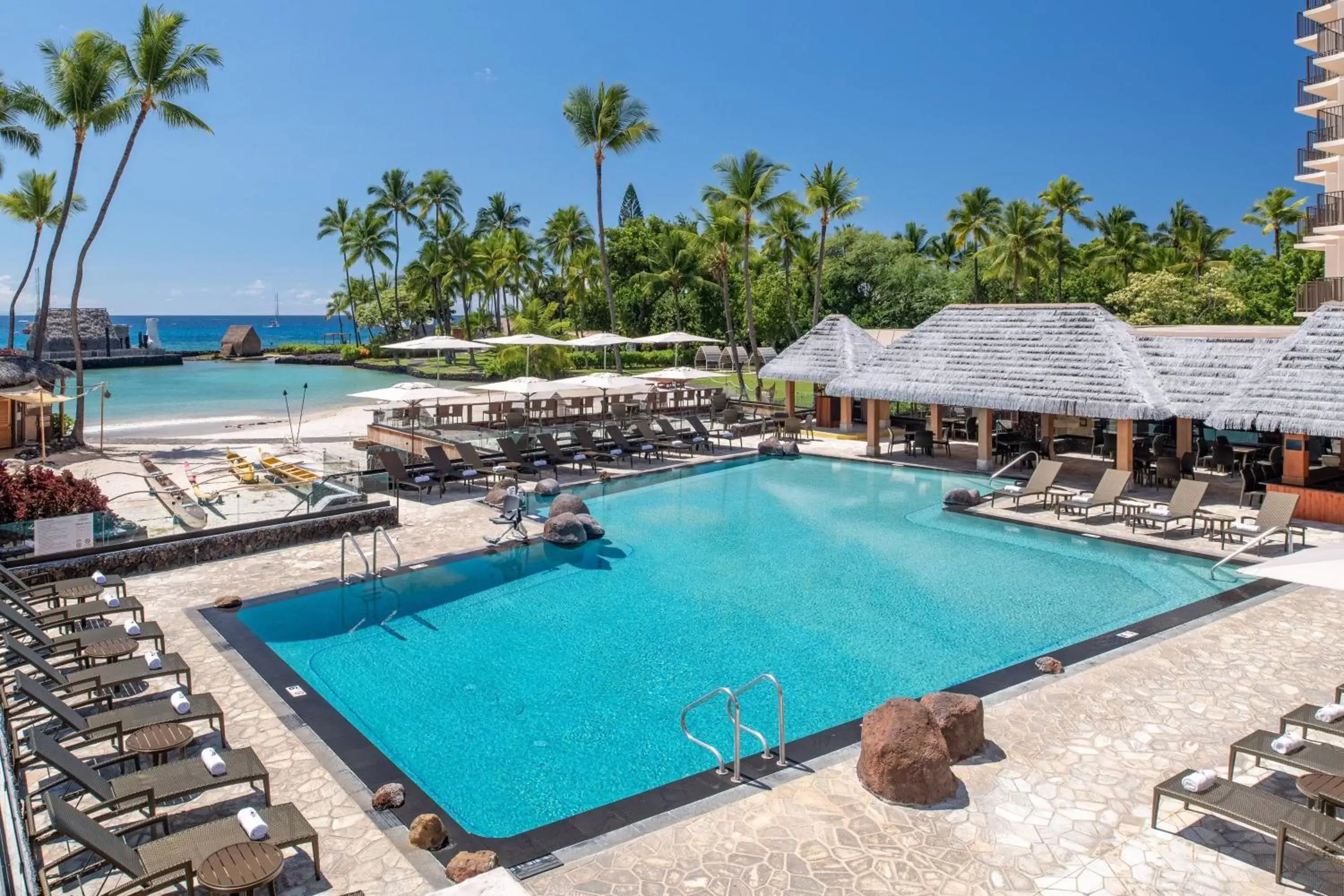 Swimming pool, Pool View in Courtyard by Marriott King Kamehameha's Kona Beach Hotel