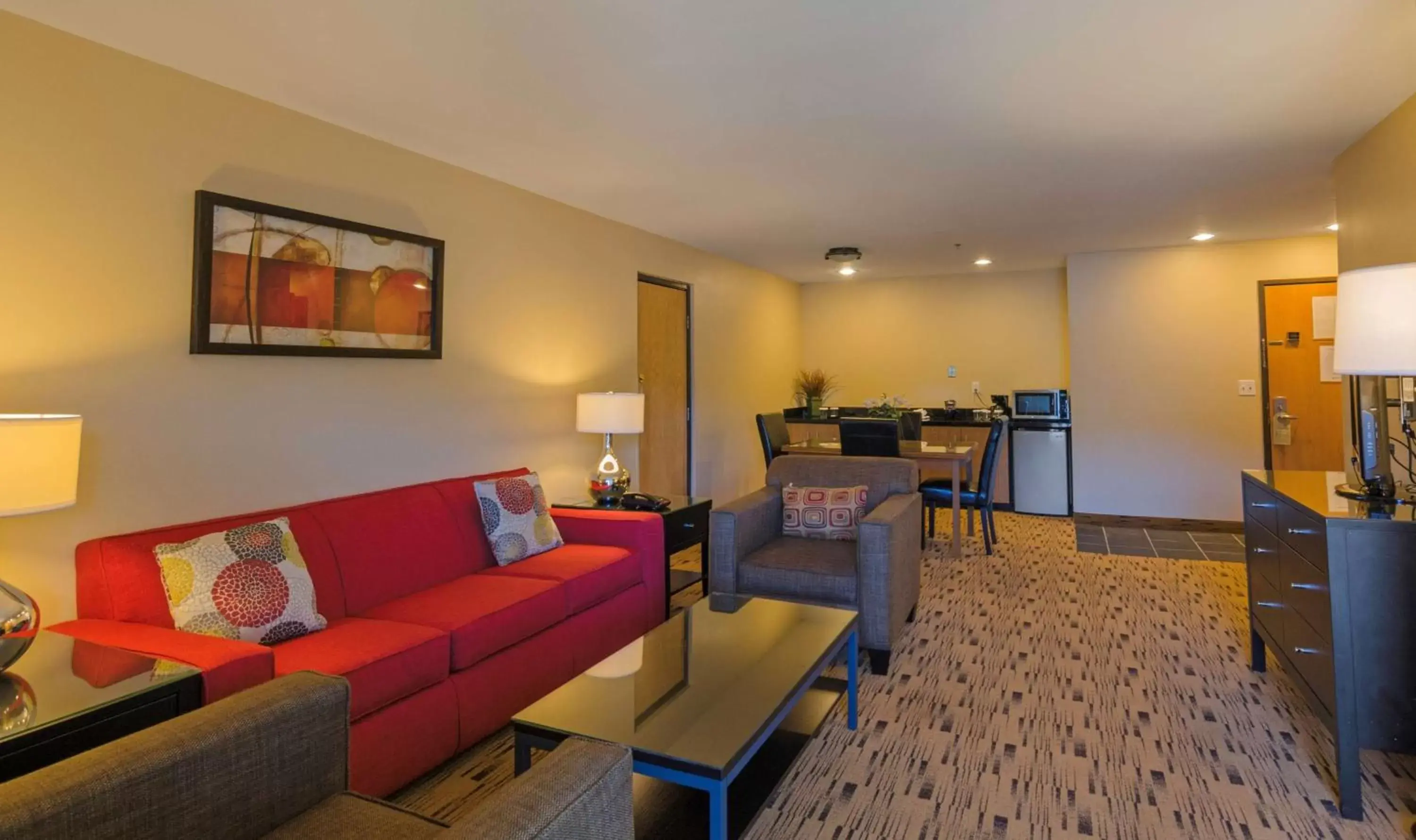 King Suite with Fireplace and River View - Balcony - No Pets in Best Western Plus Hood River Inn