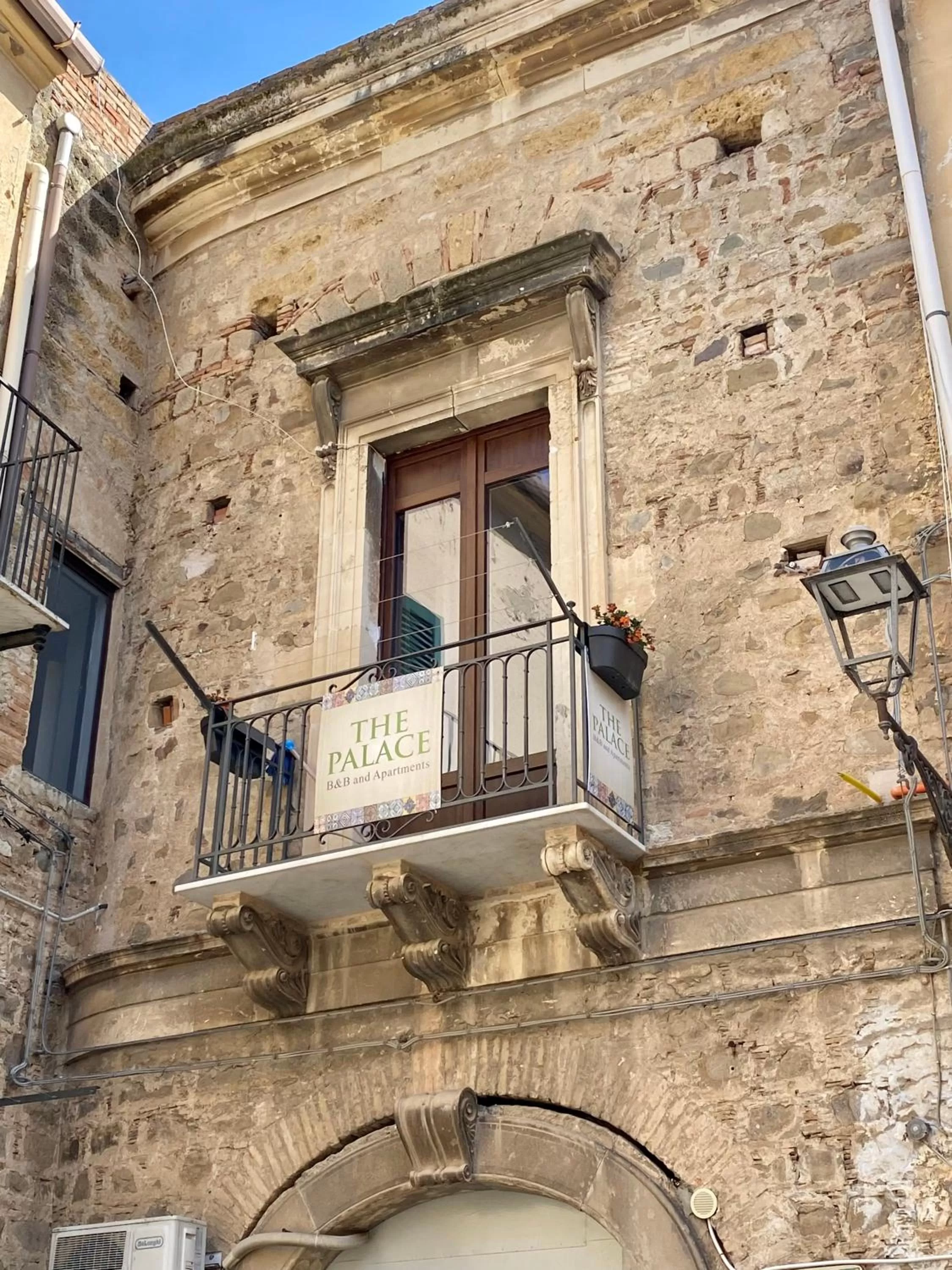 THE PALACE B&B and Apartments