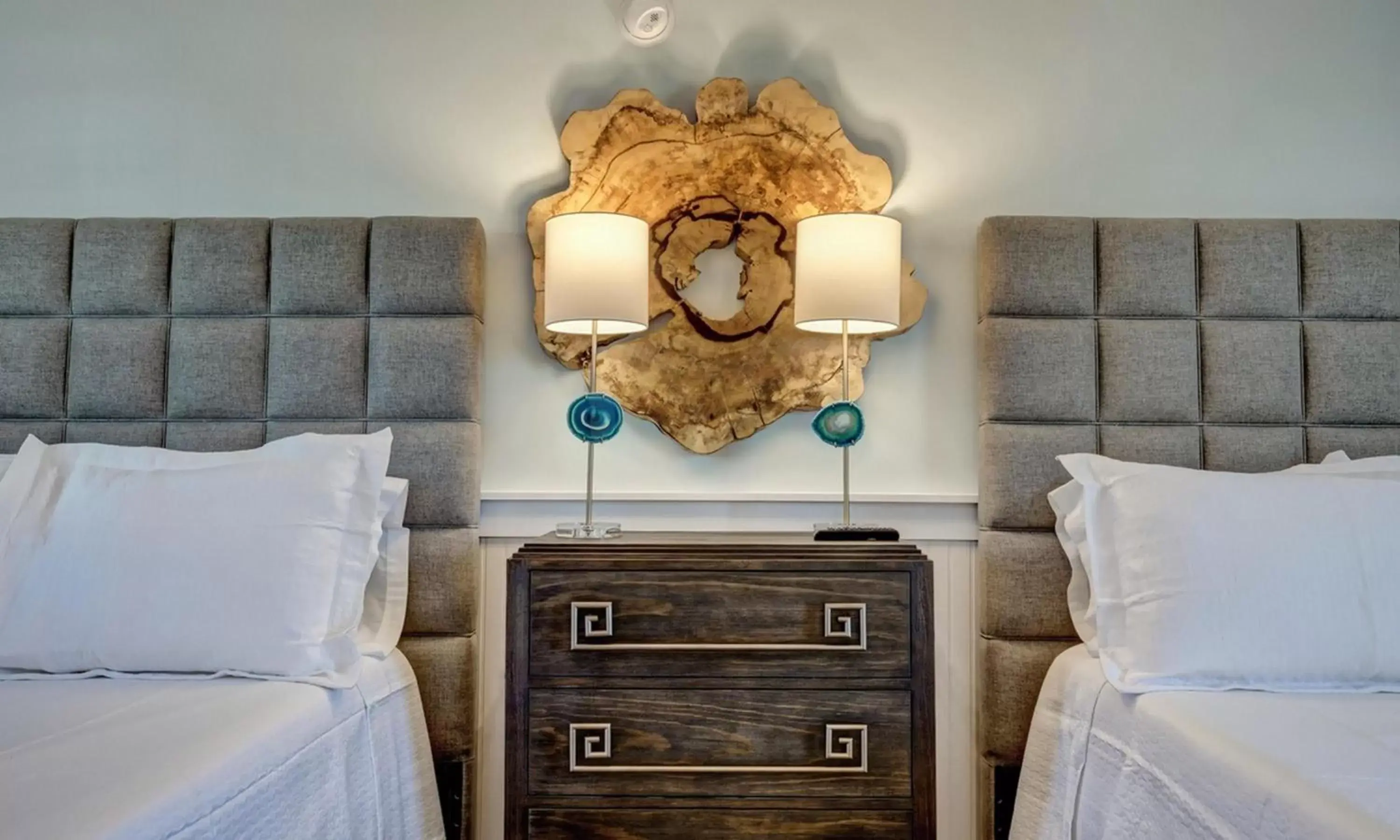 Bed in Loggerhead Inn and Suites by Carolina Retreats