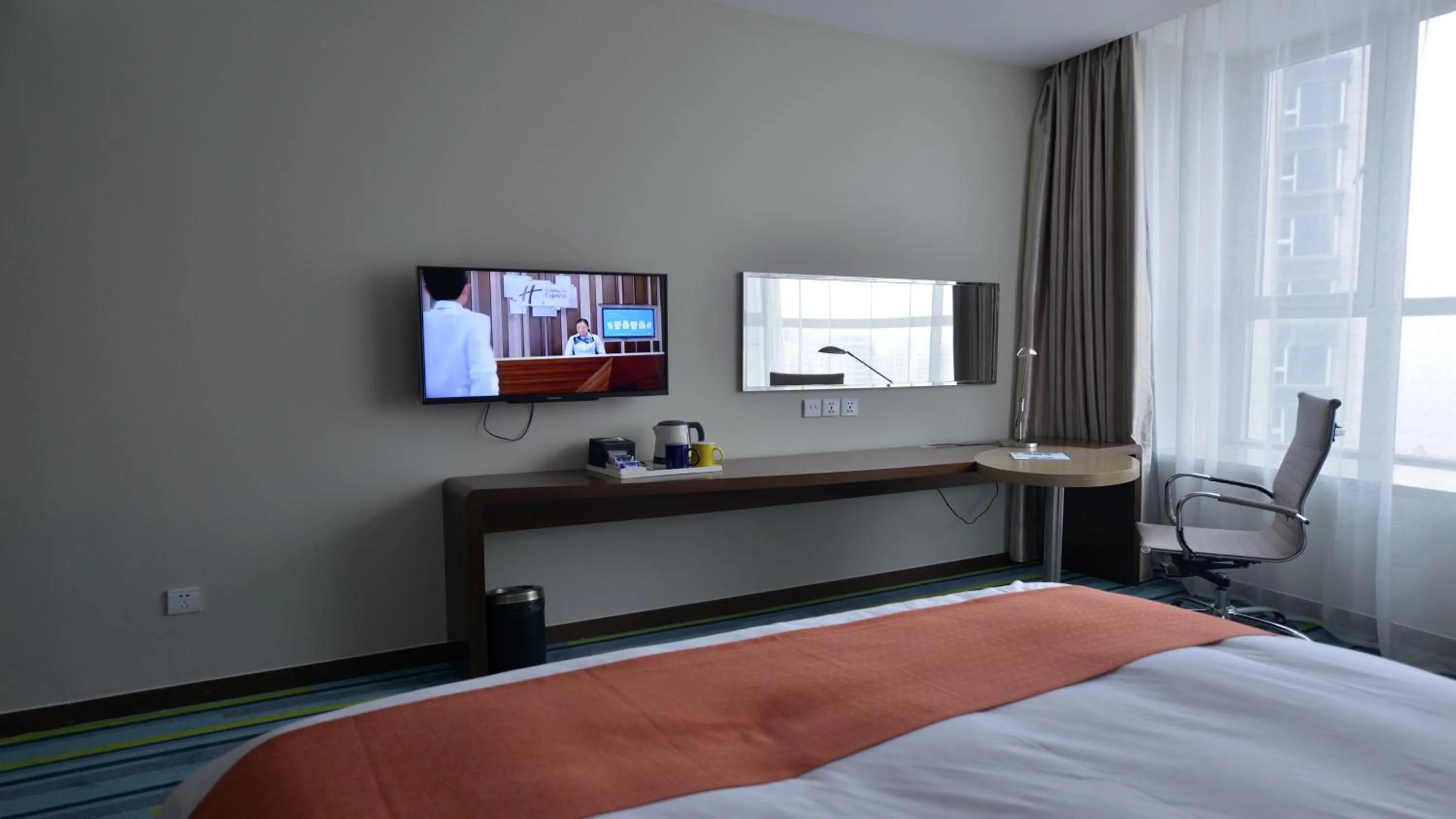 Photo of the whole room in Holiday Inn Express Weihai Hi-Tech Zone by IHG