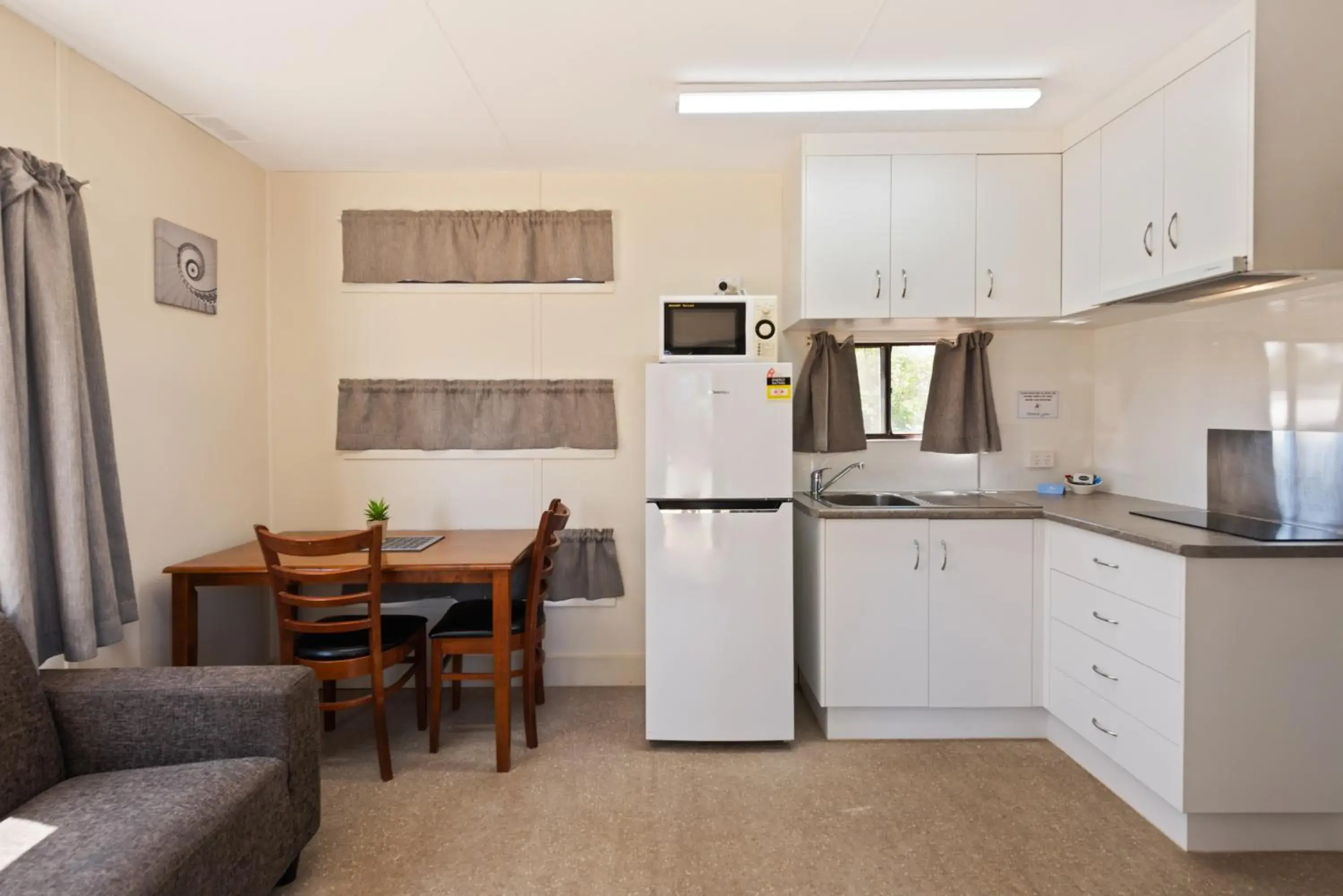 Kitchen or kitchenette, Kitchen/Kitchenette in Discovery Parks - Lake Bonney