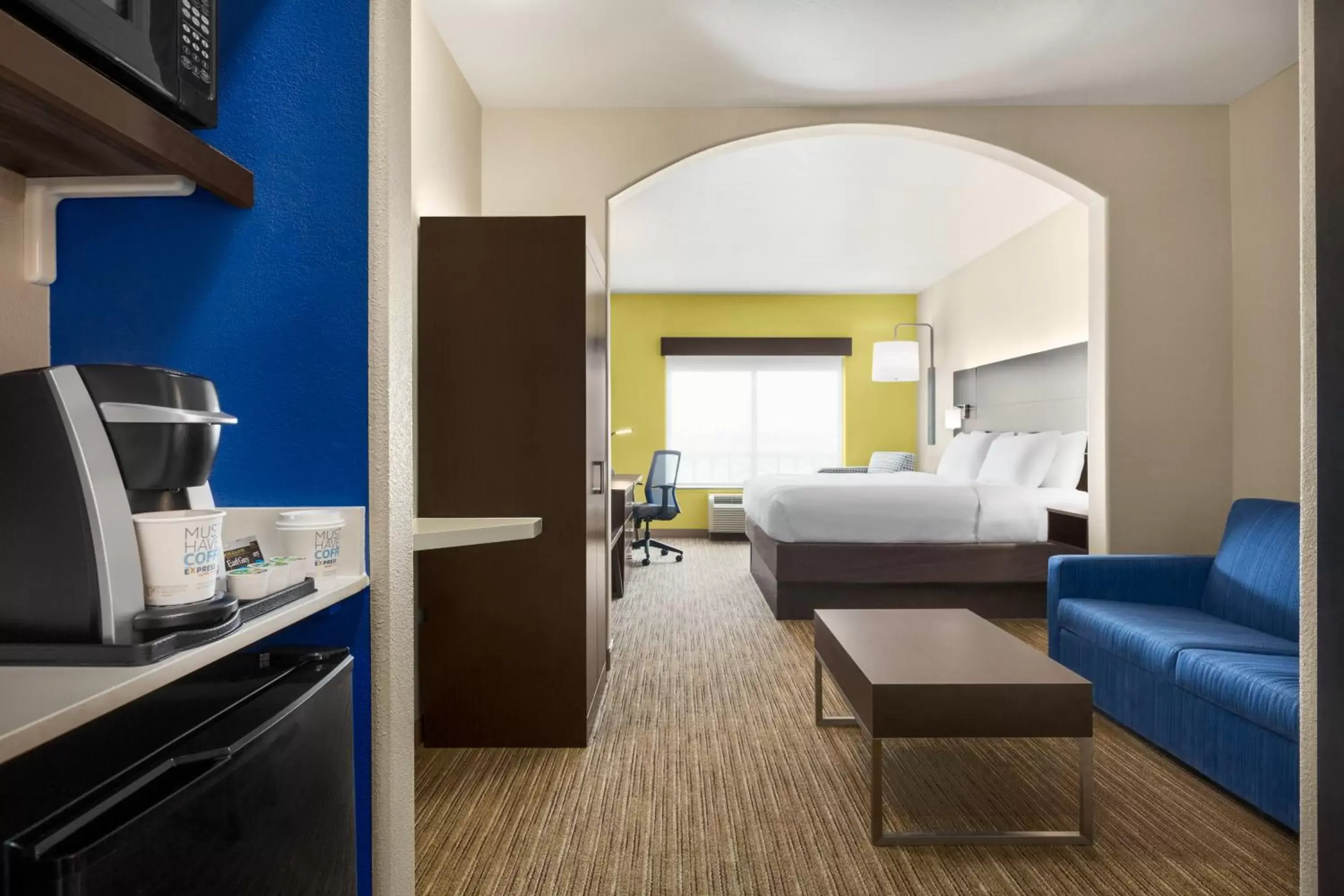 Coffee/tea facilities, Kitchen/Kitchenette in Holiday Inn Express Hotel & Suites San Antonio NW-Medical Area, an IHG Hotel