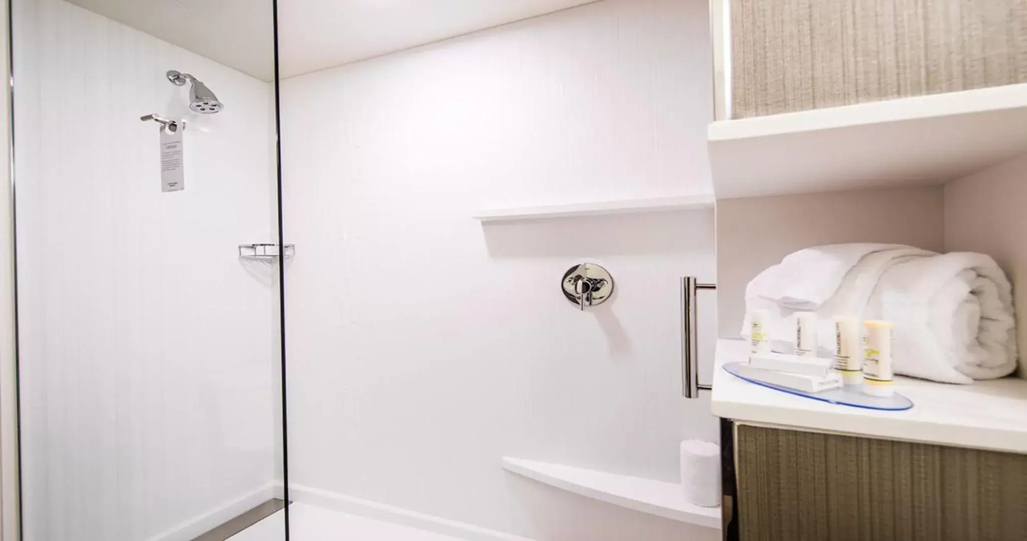 Shower, Bathroom in Courtyard by Marriott Columbia Cayce