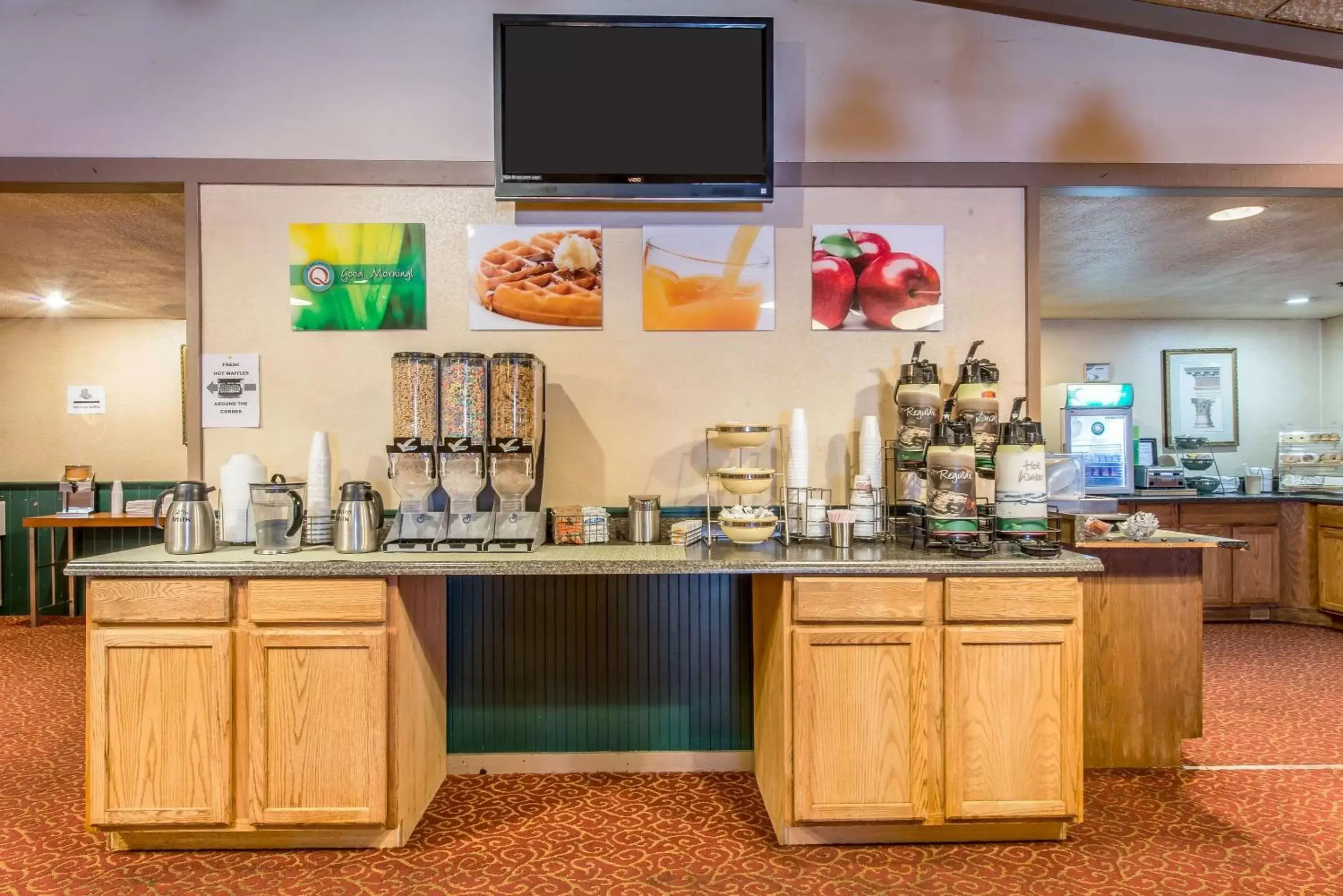 Restaurant/places to eat in Quality Inn and Conference Center Somerset