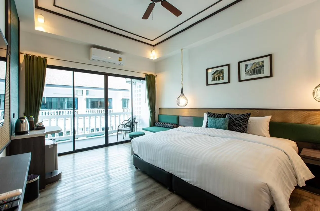 Balcony/Terrace, Bed in Chaanburi Boutique Resort