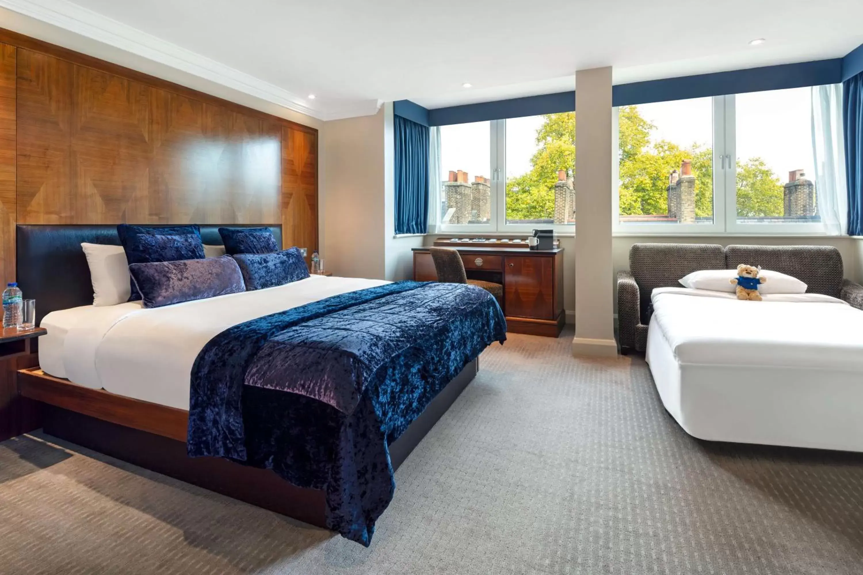 Bedroom, Bed in Radisson Blu Edwardian Kenilworth Hotel, London