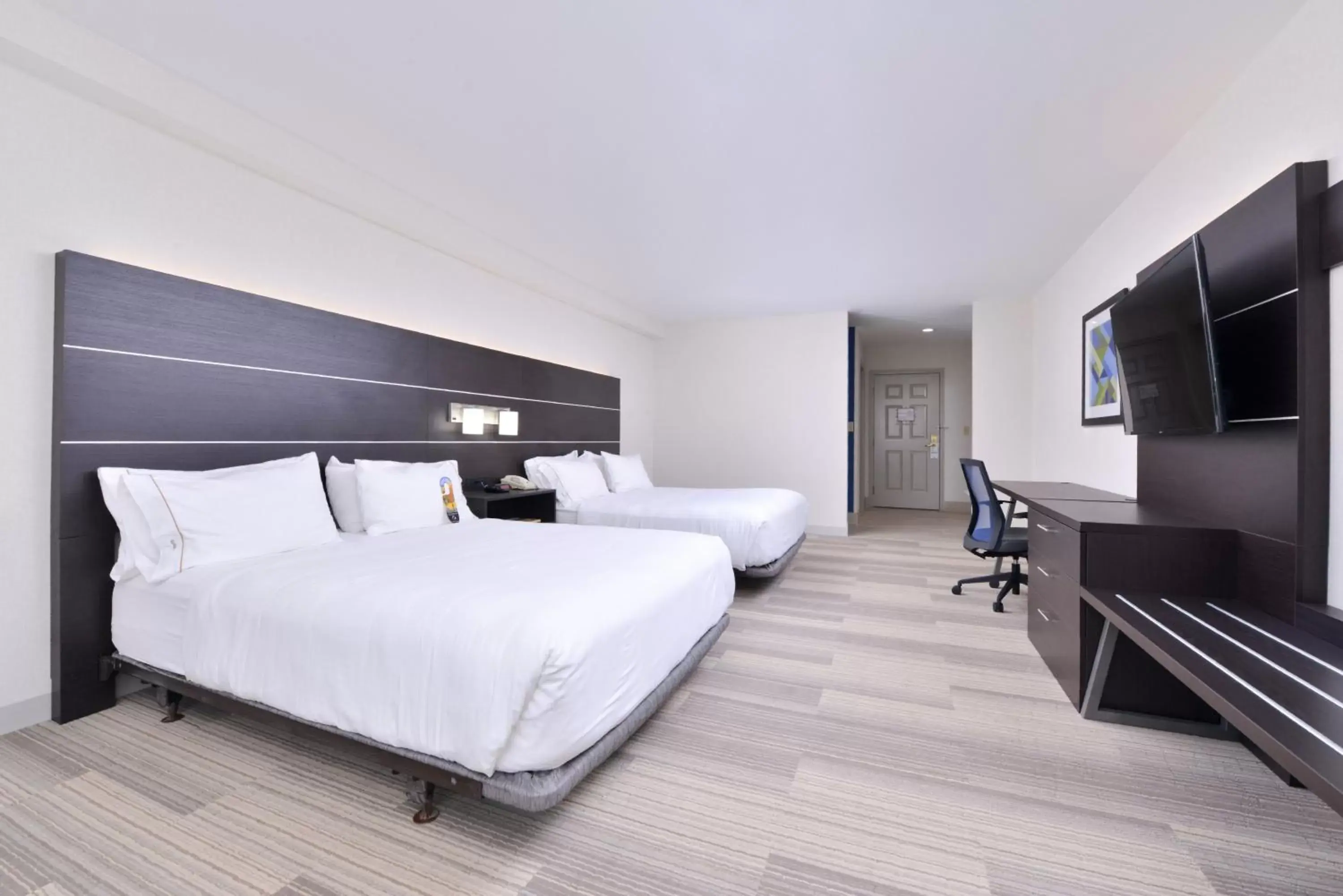 Photo of the whole room, Bed in Holiday Inn Express Mystic, an IHG Hotel