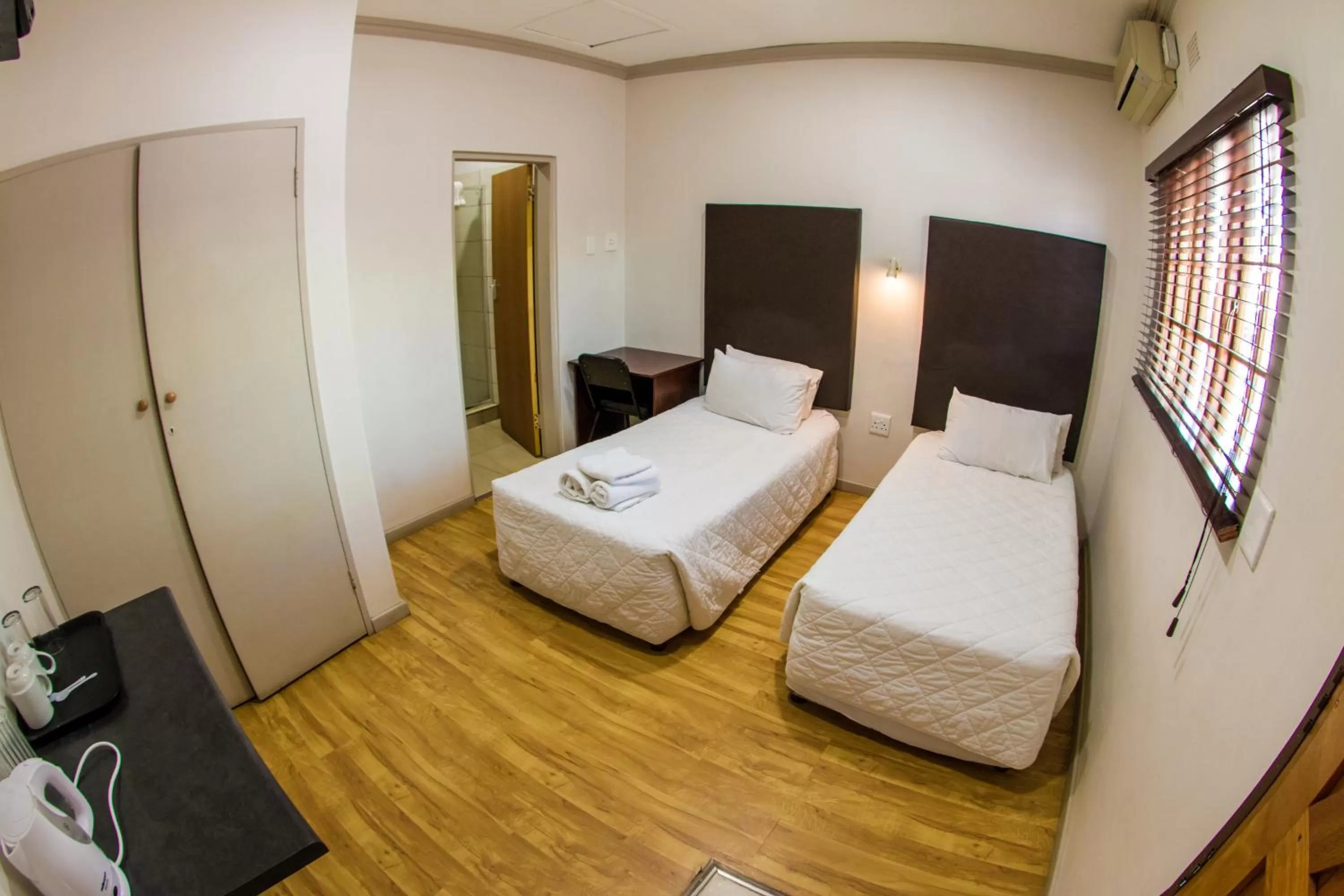 Bed in Horseshoe Inn and Conference Center