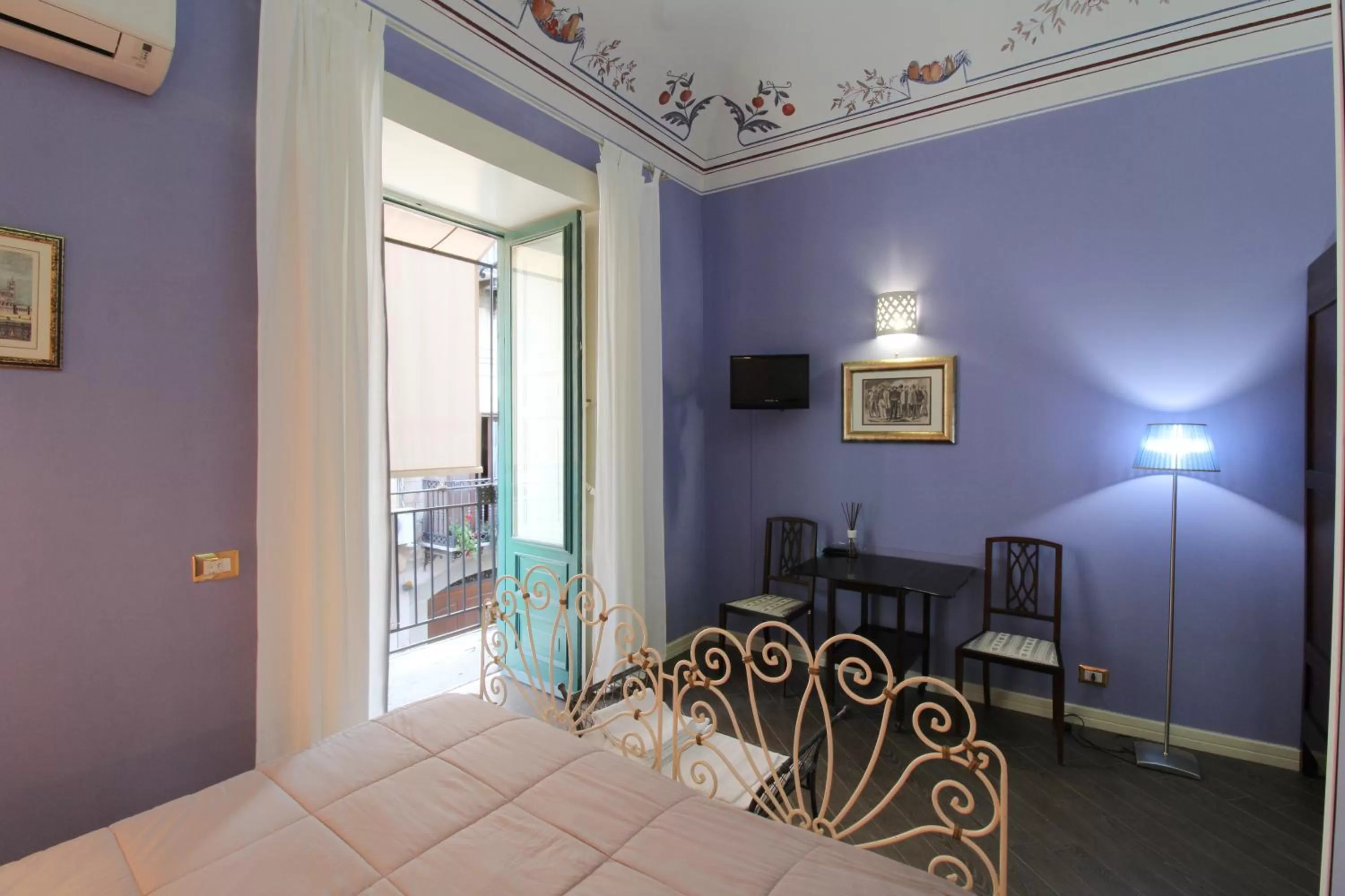 Bed in THE PALACE B&B and Apartments