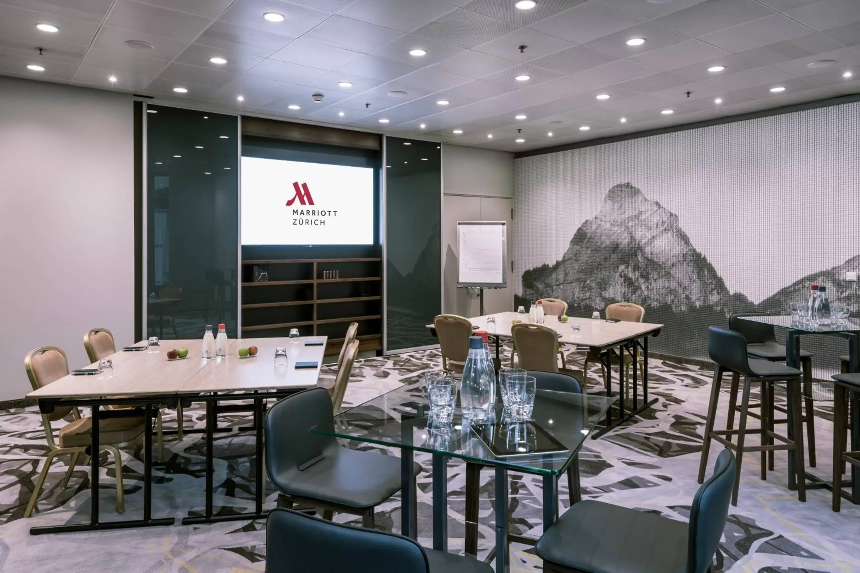 Meeting/conference room, Restaurant/Places to Eat in Zurich Marriott Hotel