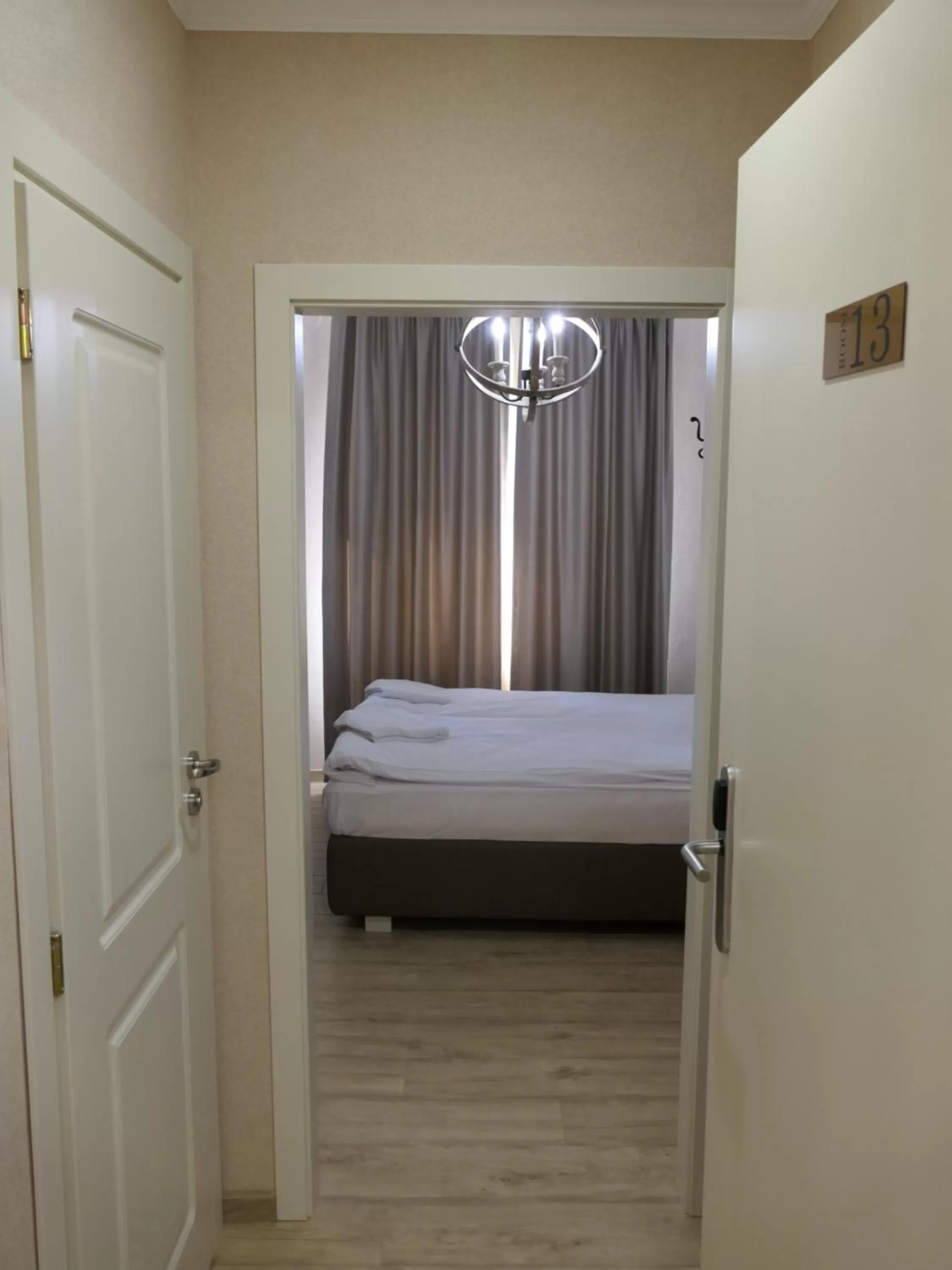 Staff, Bed in Hotel MEDITERRANEO