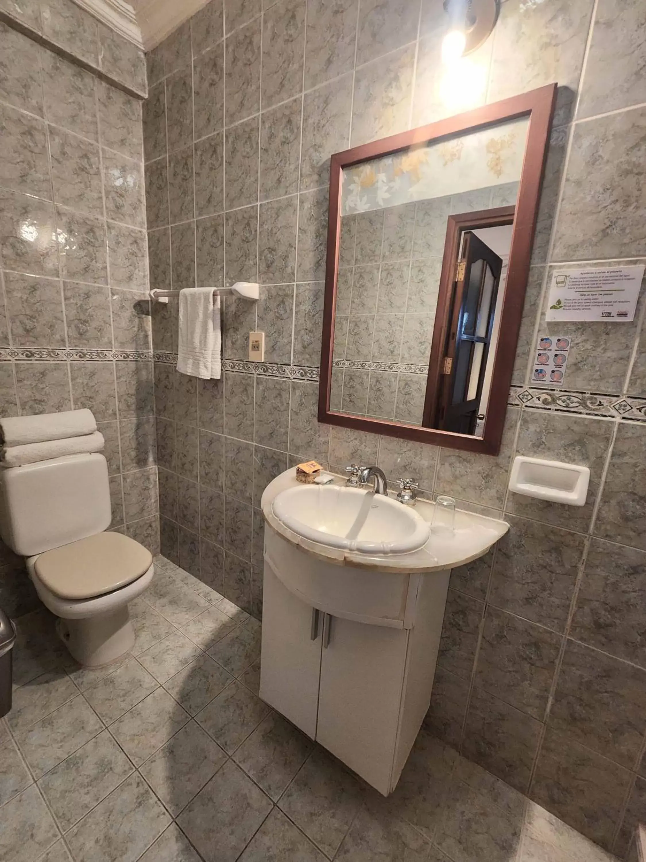 Bathroom in Hotel Carmen
