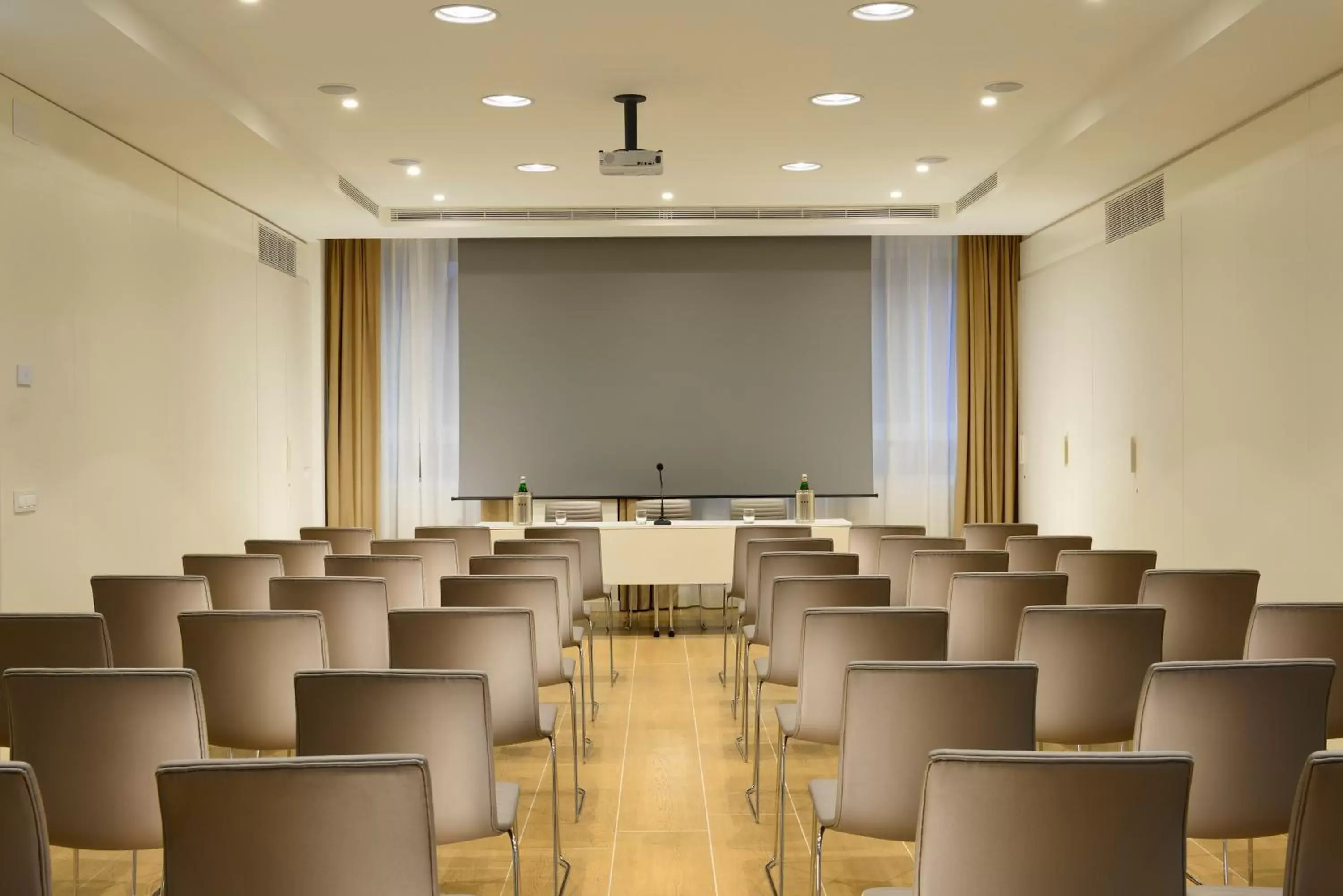 Meeting/conference room in UNAHOTELS Century Milano