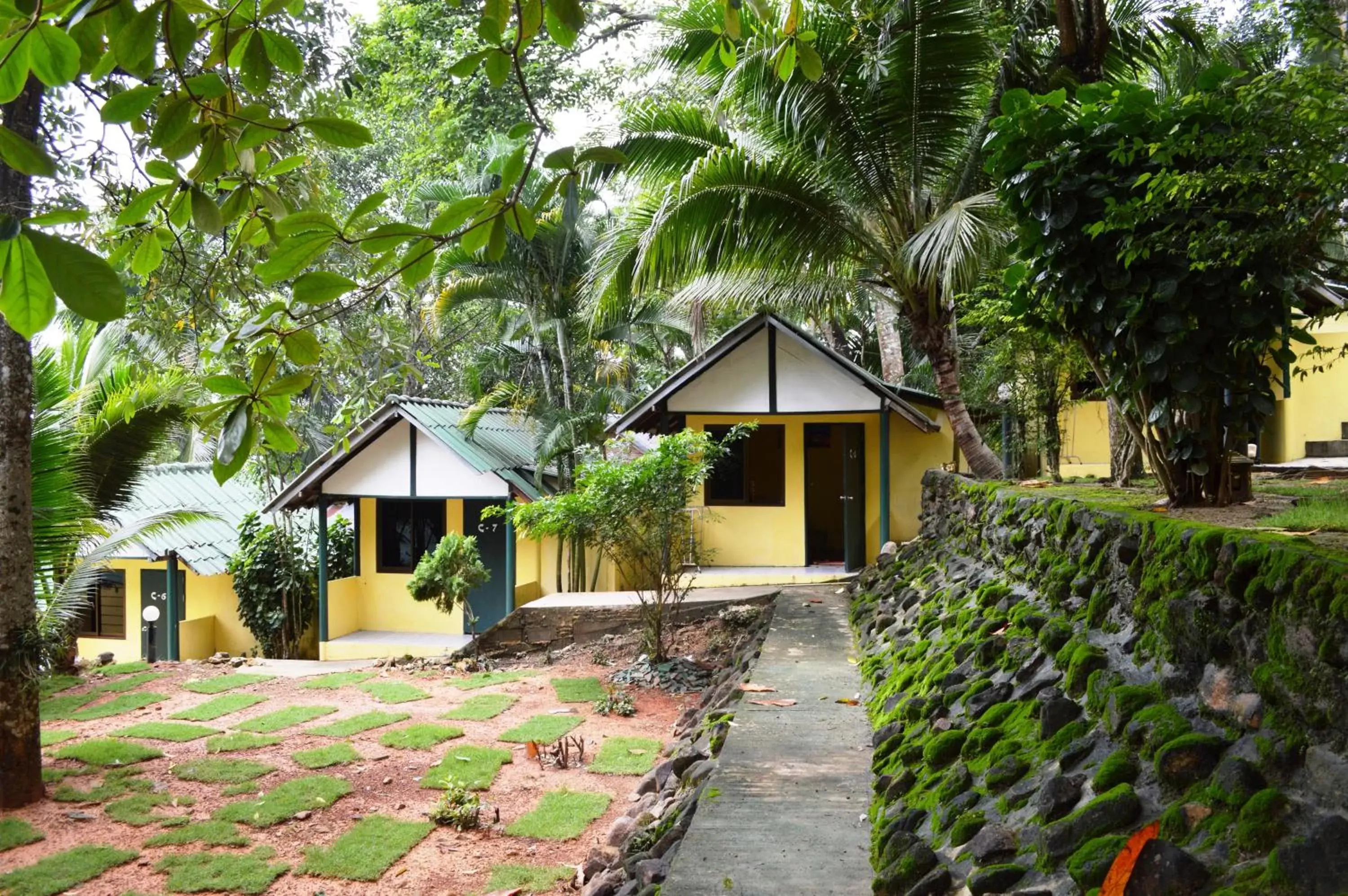 Facade/entrance, Property Building in Island Lodge