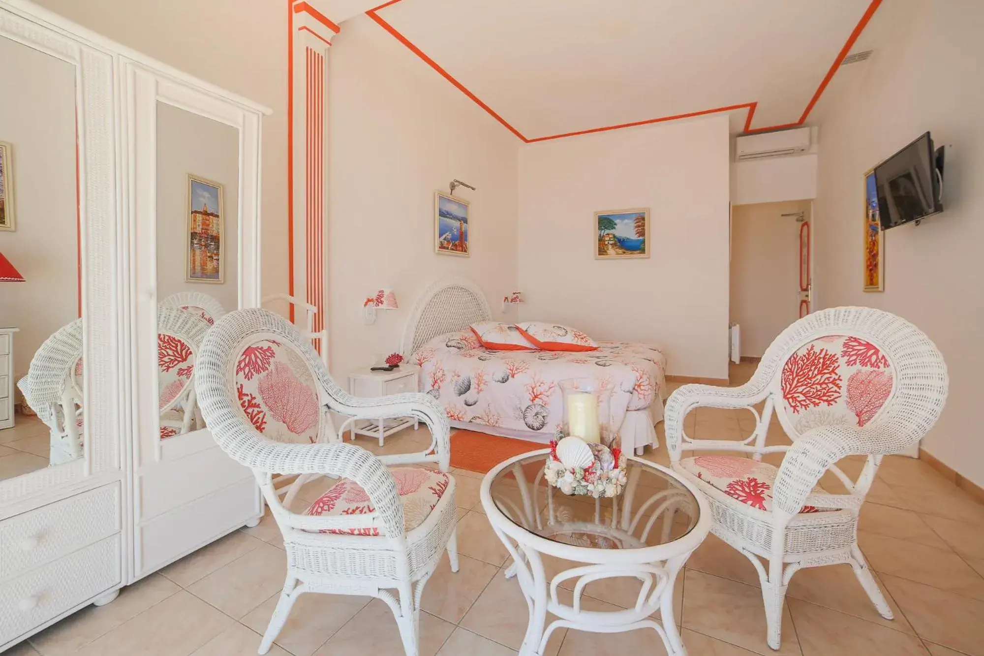 Bedroom, Restaurant/Places to Eat in Hotel La Calanque