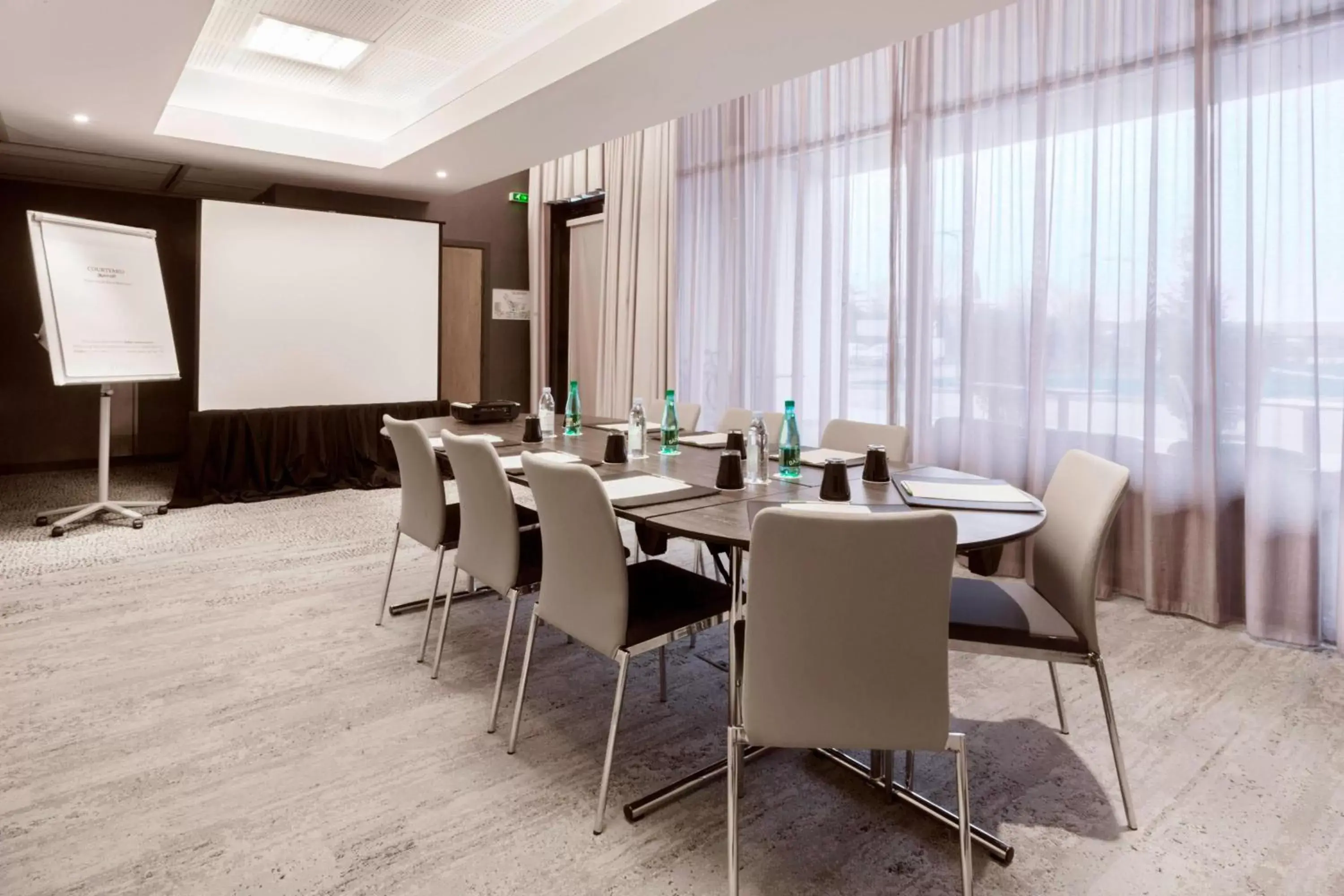 Meeting/conference room in Courtyard by Marriott Toulouse Airport