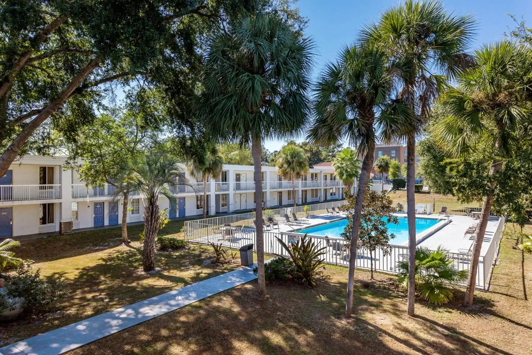 Floor plan, Pool View in Studio 6 Gainesville, Fl