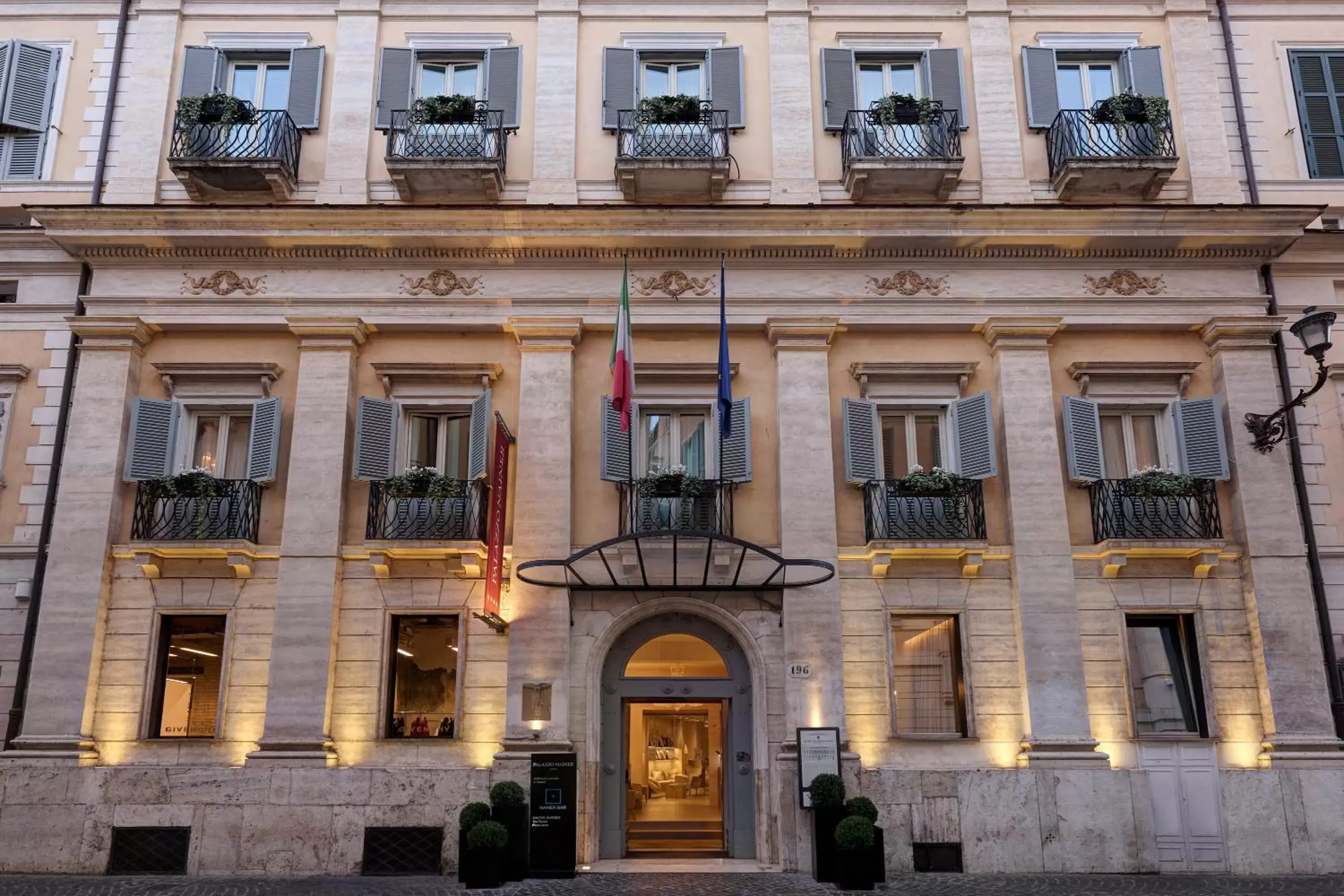 Facade/entrance, Property Building in Palazzo Nainer