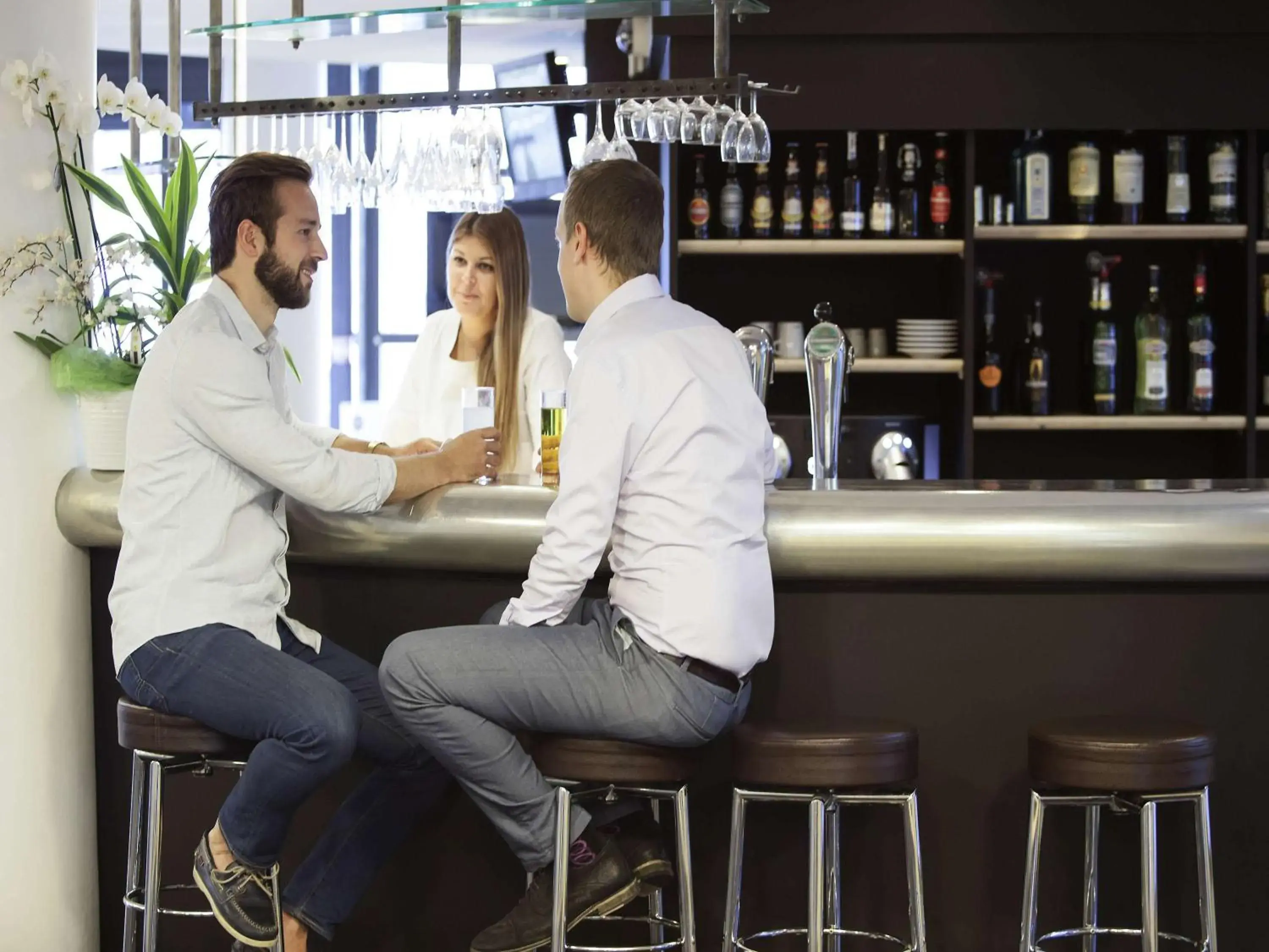 Lounge or bar, Lounge/Bar in Novotel Suites Paris Stade de France