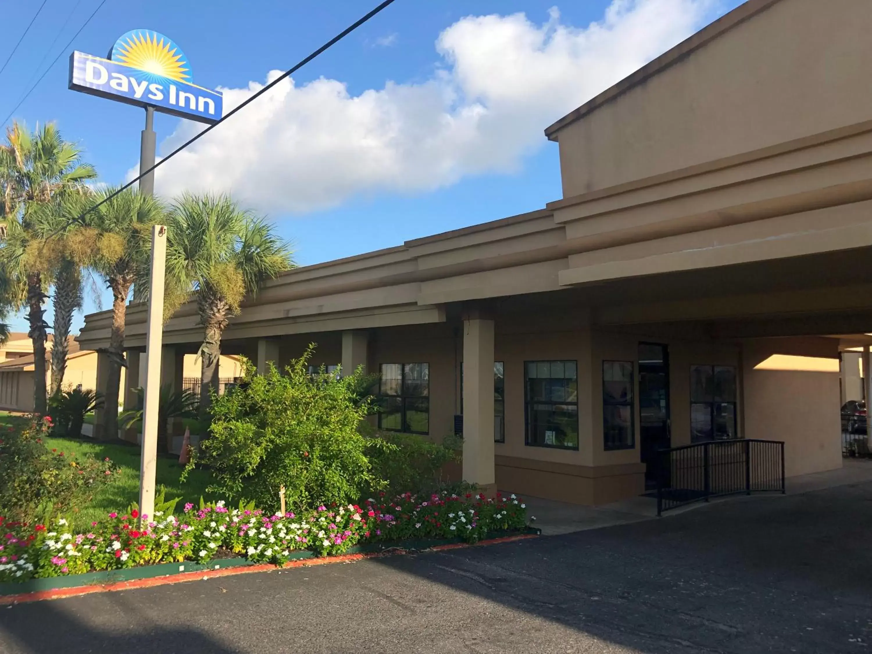 Property Building in Days Inn by Wyndham Lake Charles