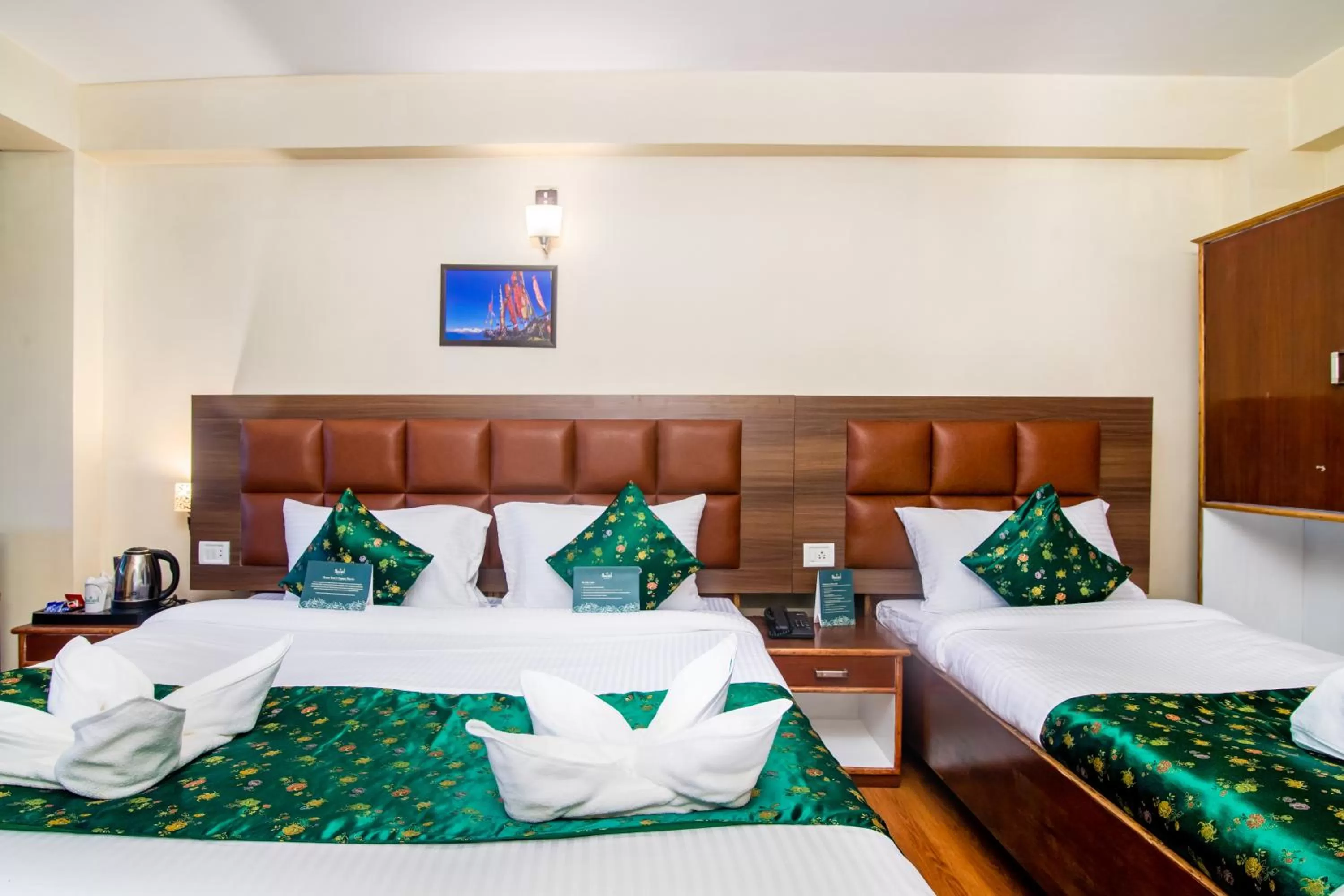 Bed in Muscatel BhumSang - 200 Mts from Mall Road