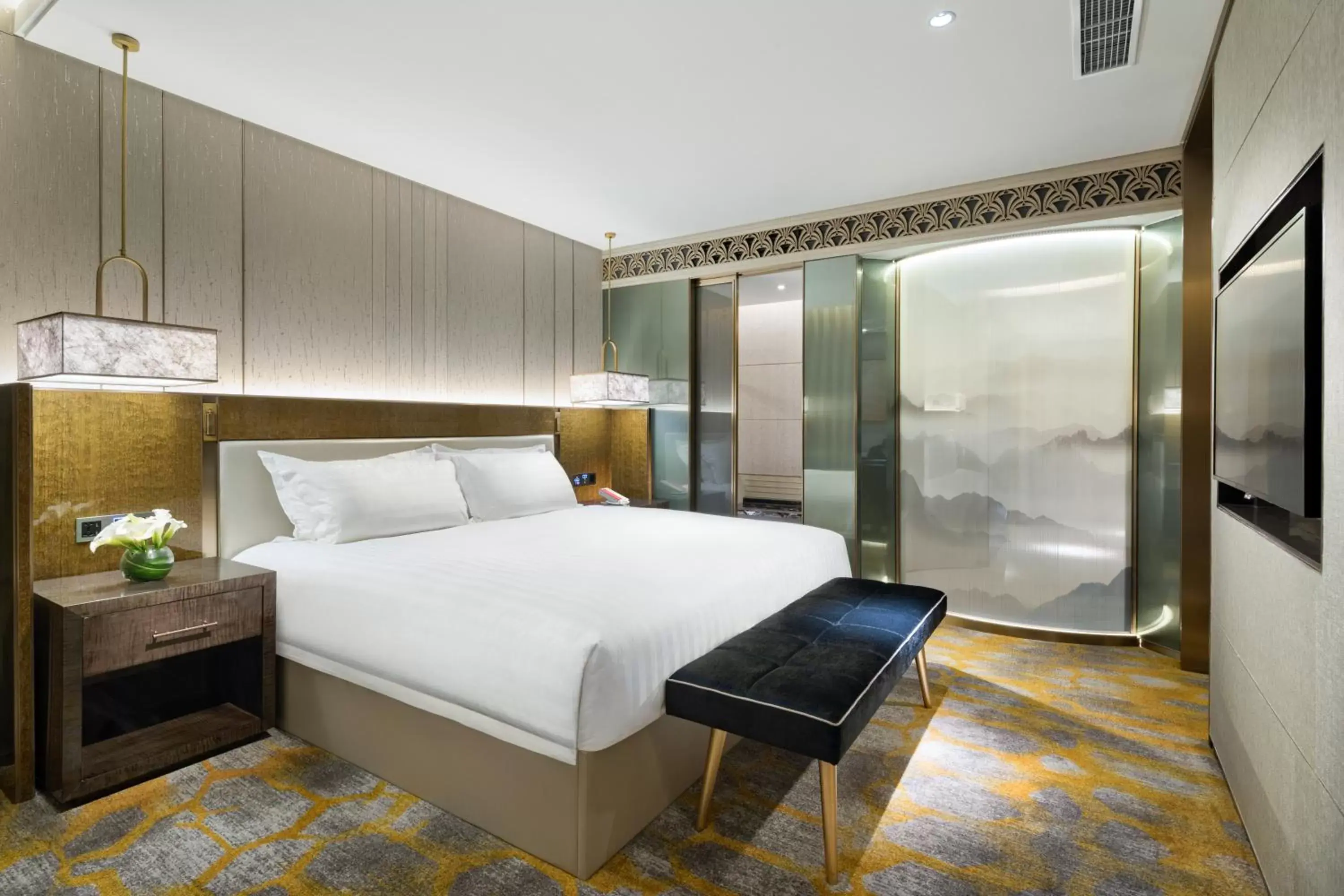 Photo of the whole room, Bed in Grand Millennium Shanghai HongQiao