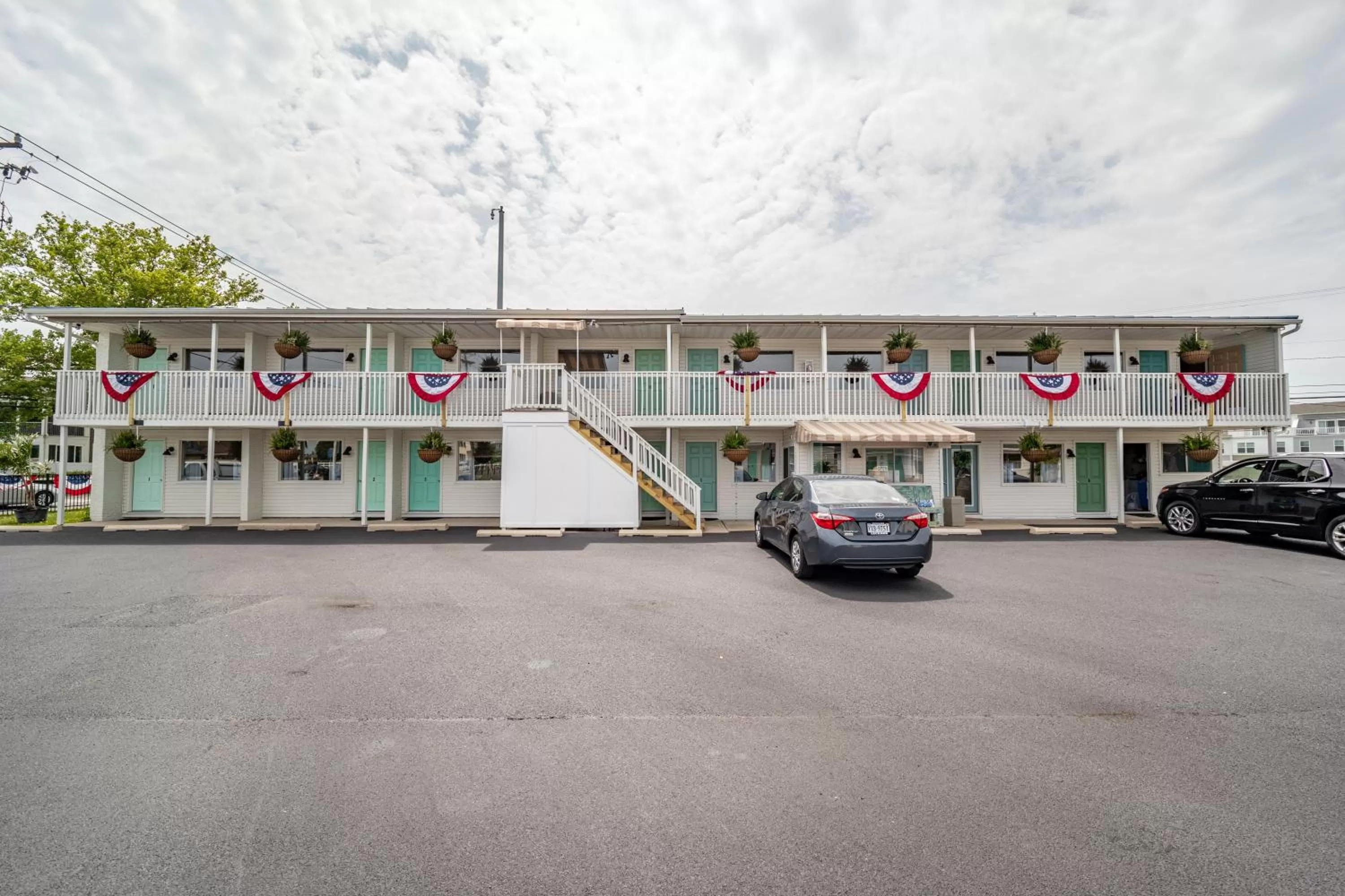 Property building in Ocean Glass Inn