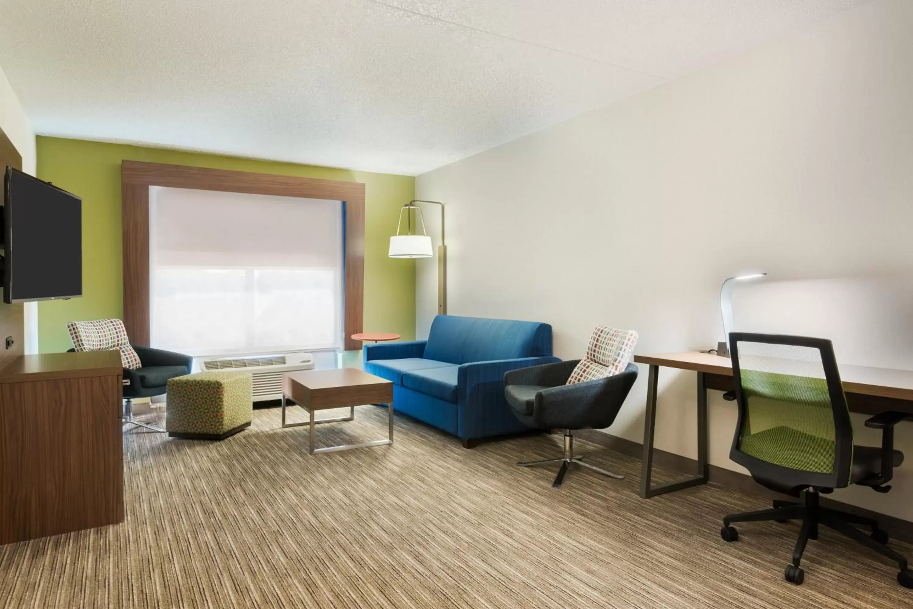 Photo of the whole room, Seating Area in Holiday Inn Express Hotel & Suites Bentonville, an IHG Hotel