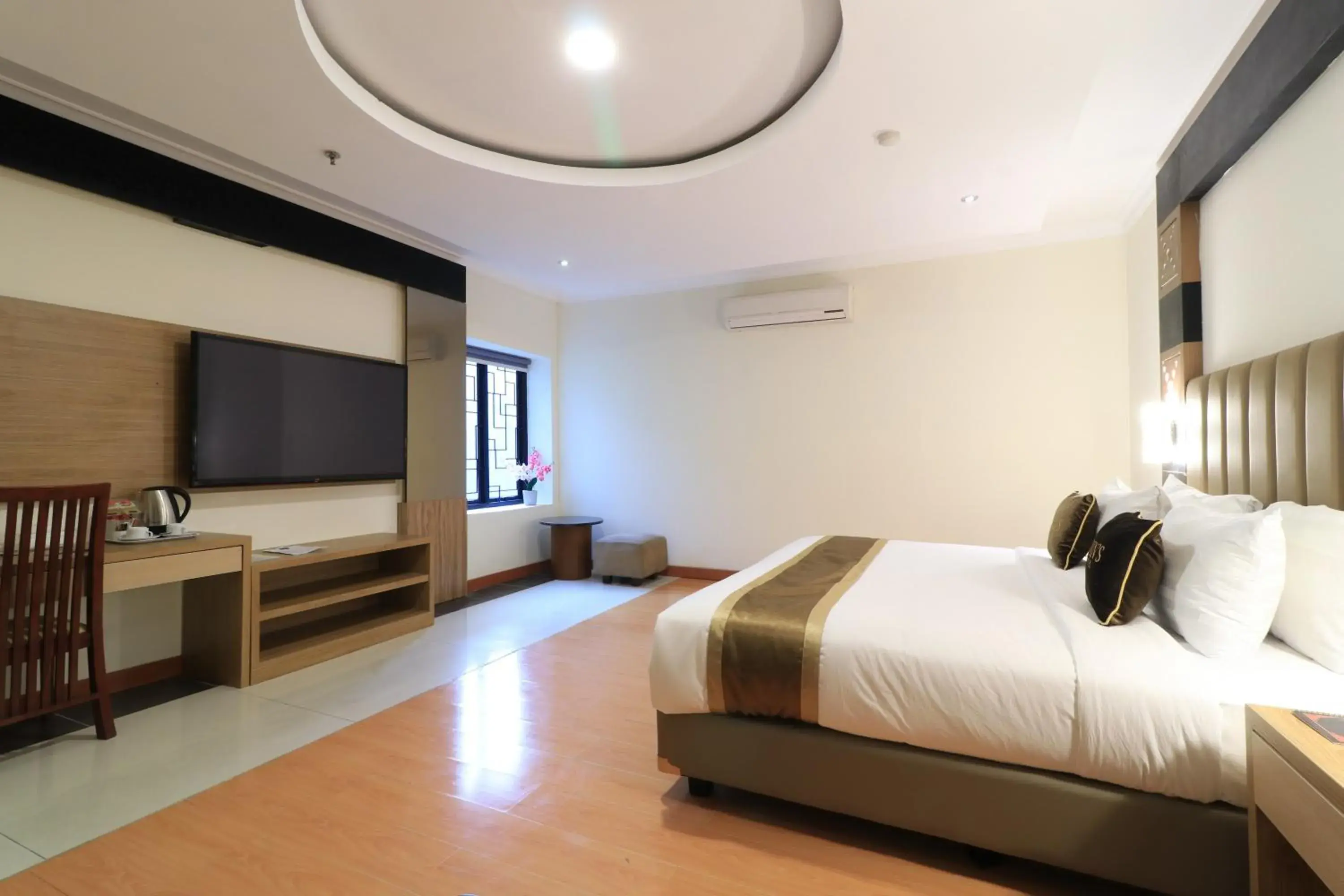 Bedroom, Bed in Coins Hotel Jakarta