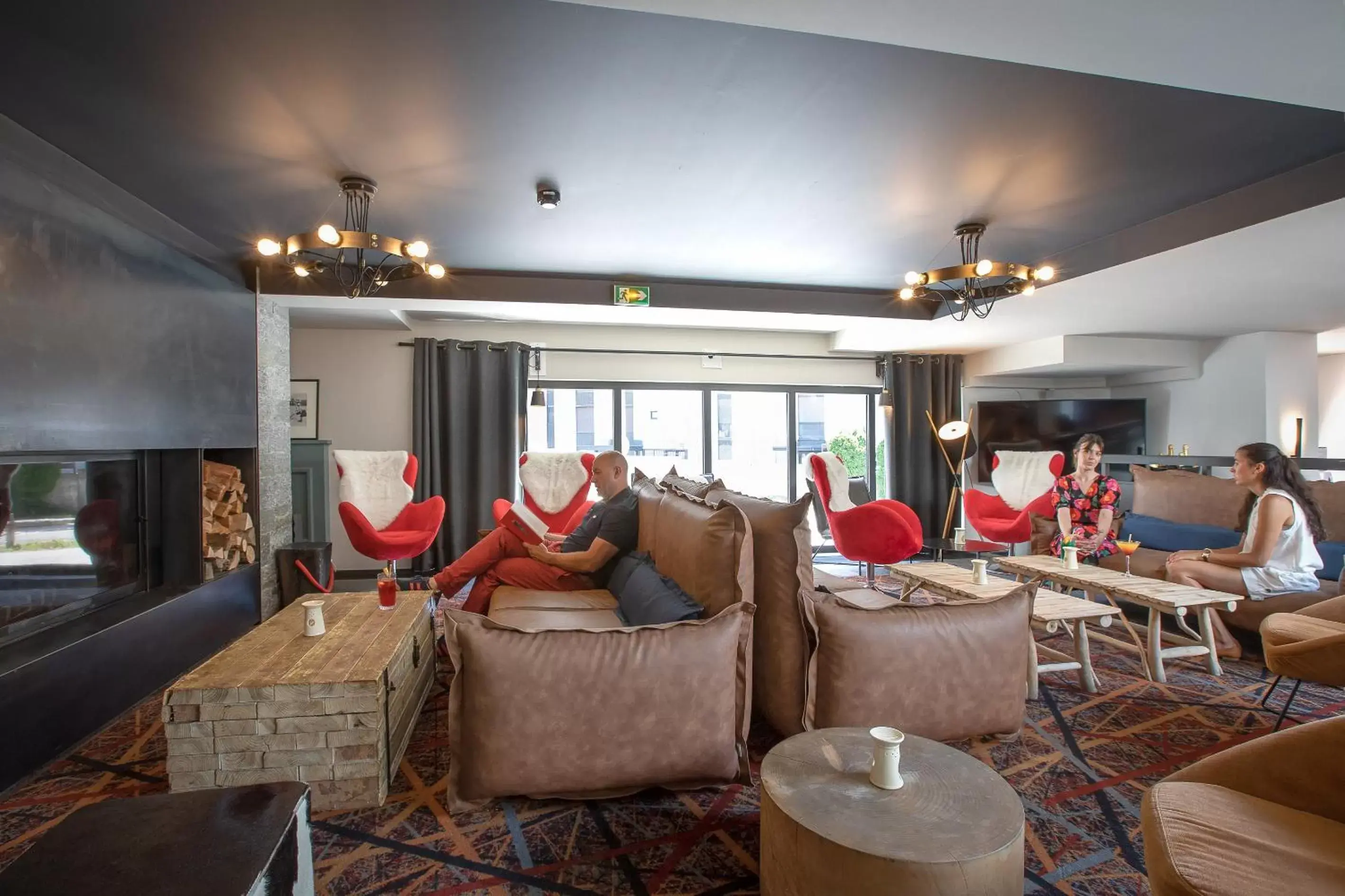 Lounge or bar in Chalet Hôtel Le Prieuré & Spa