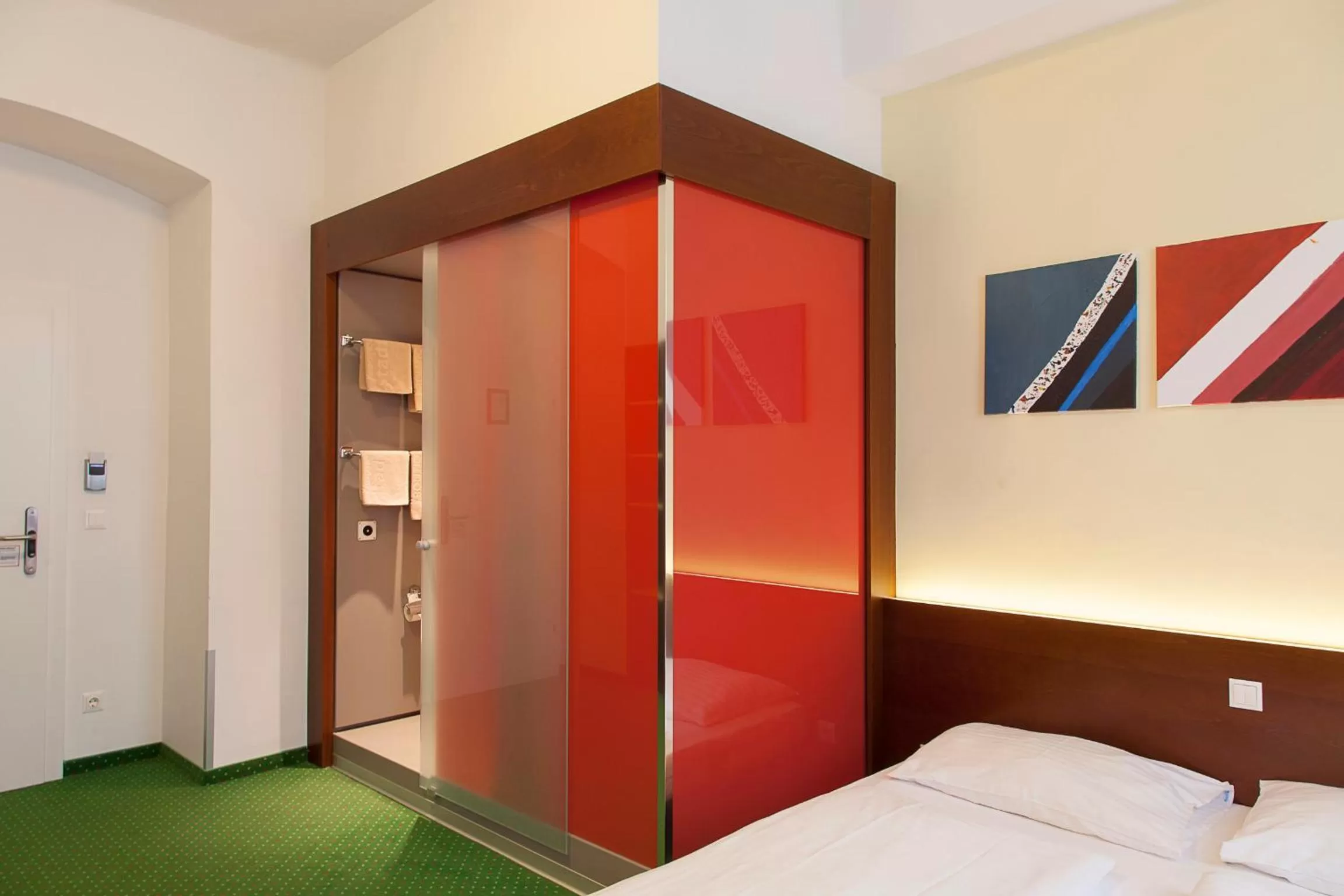 Decorative detail, Bed in Pension Stadthalle