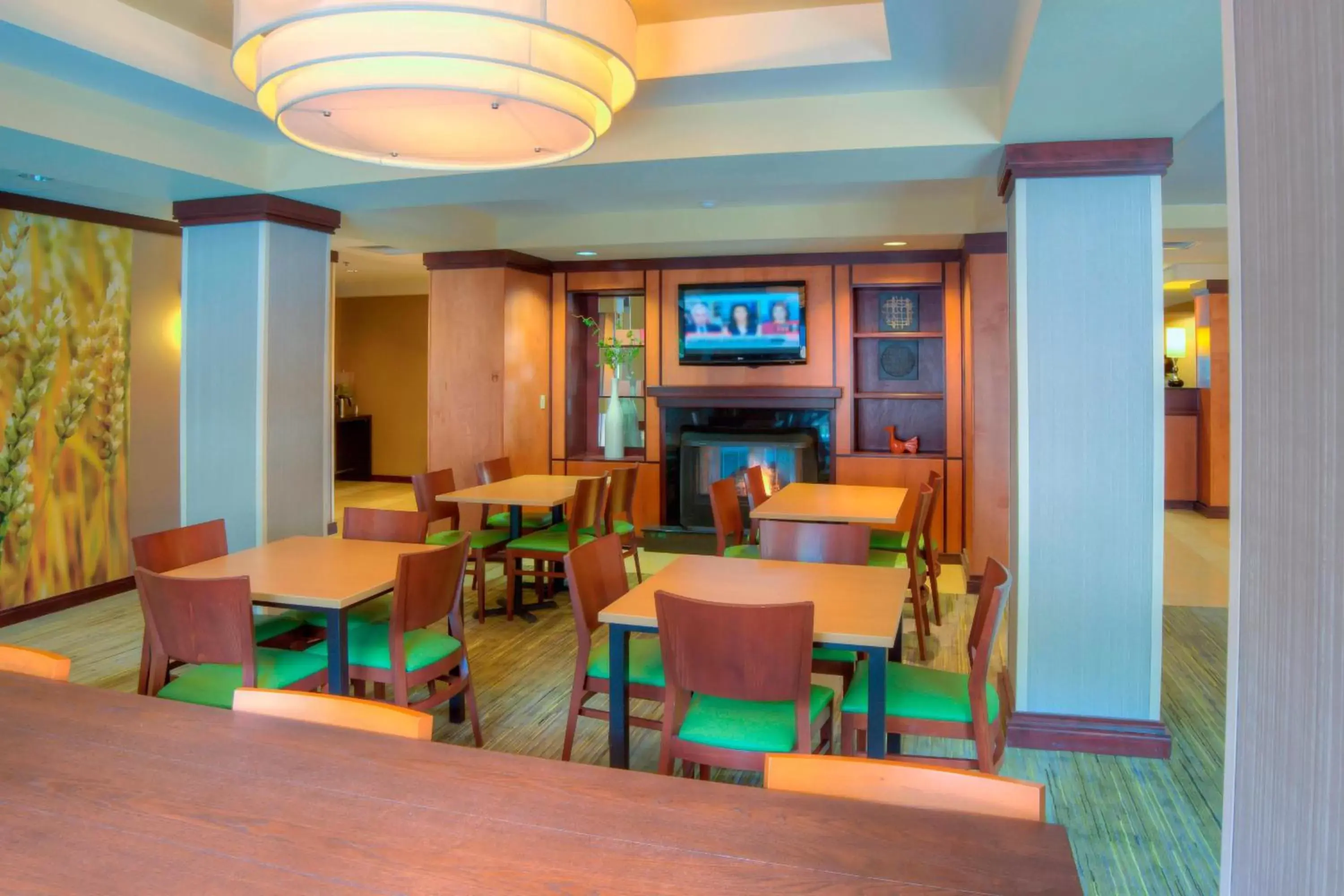 Breakfast, Lounge/Bar in Fairfield Inn & Suites by Marriott Mobile Daphne/Eastern Shore