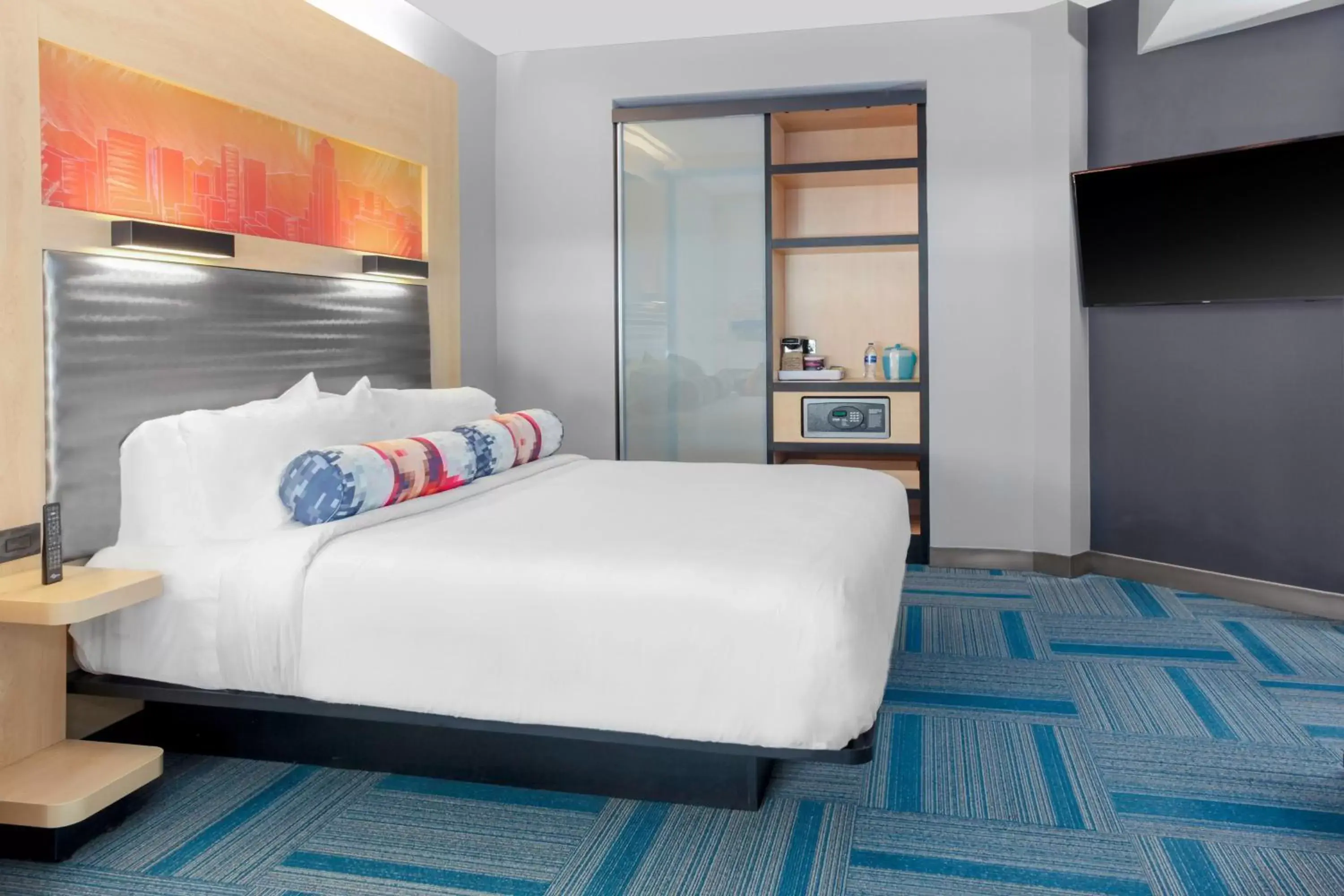 Photo of the whole room, Bed in Aloft El Paso Downtown