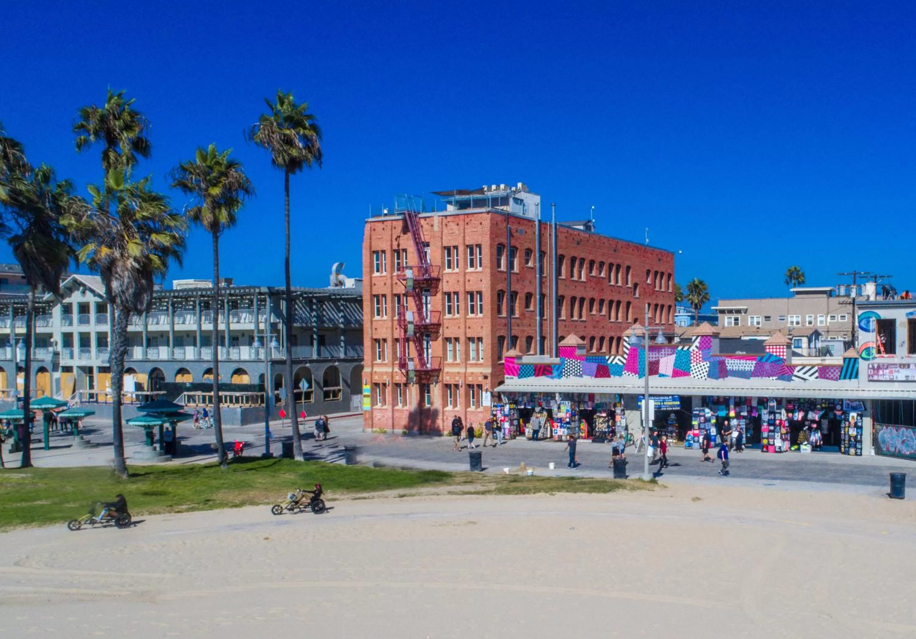 Facade/entrance in Venice Breeze Suites