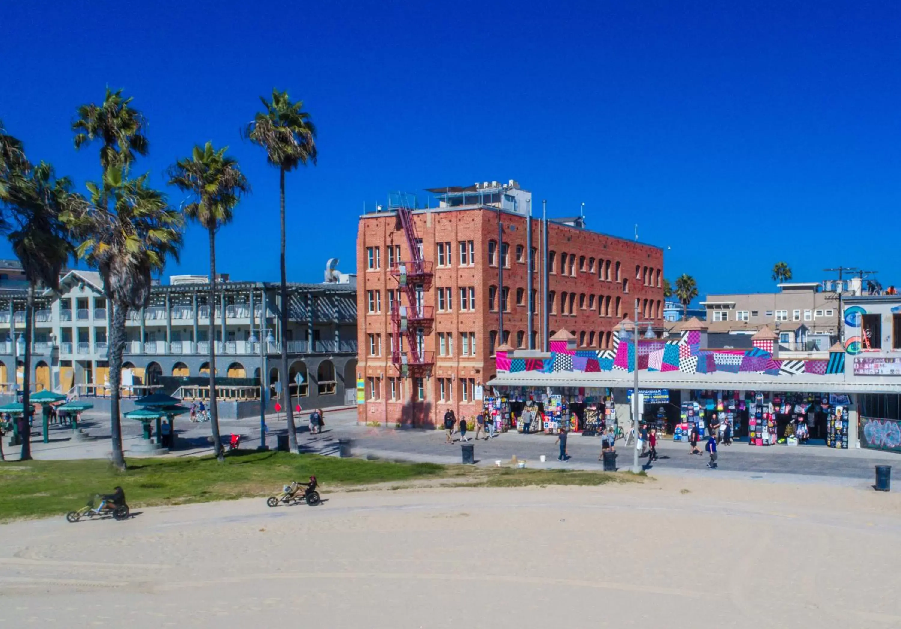 Facade/entrance in Venice Breeze Suites Facade/entrance in Venice Breeze Suites