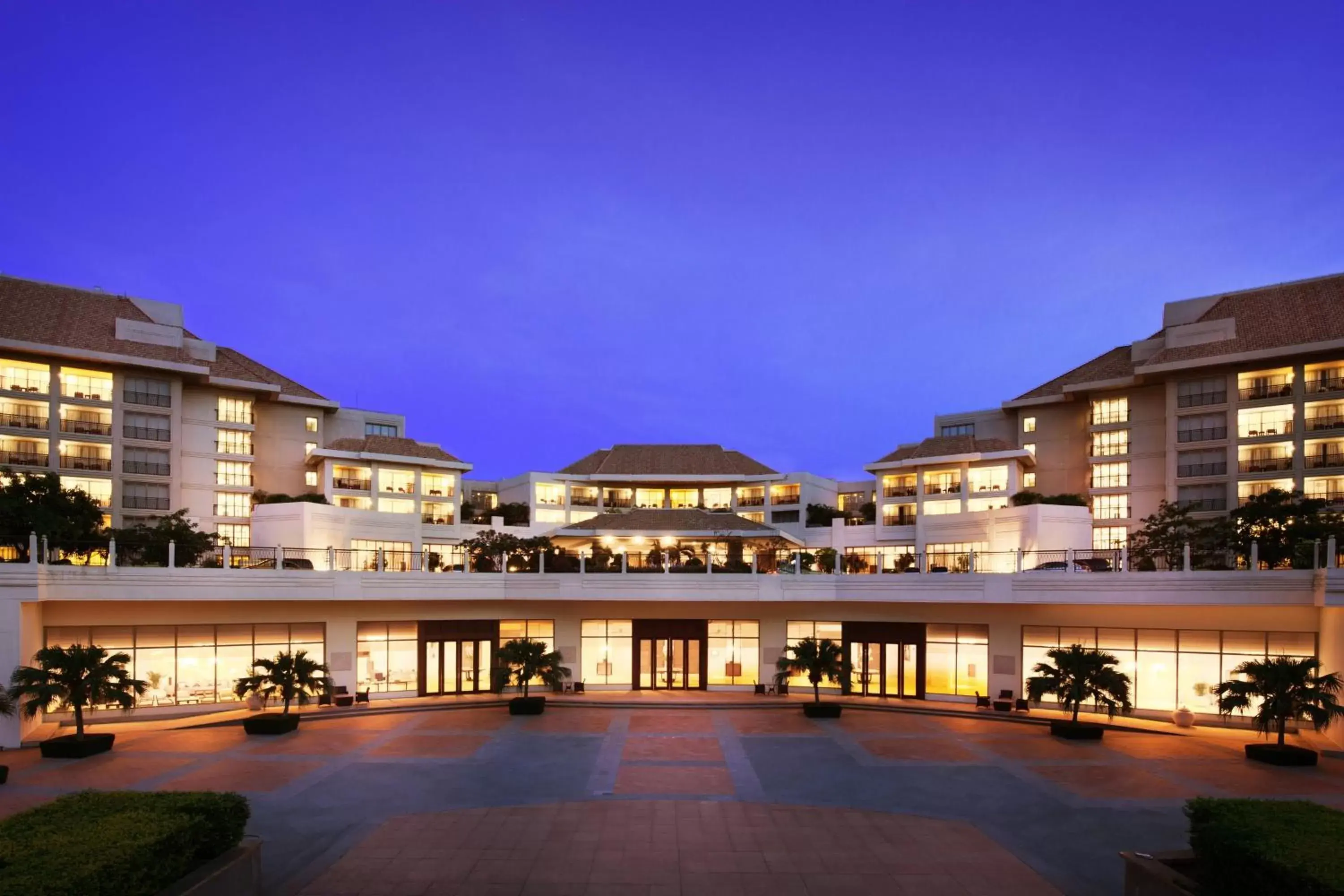 Property building, Swimming Pool in Sanya Marriott Yalong Bay Resort & Spa