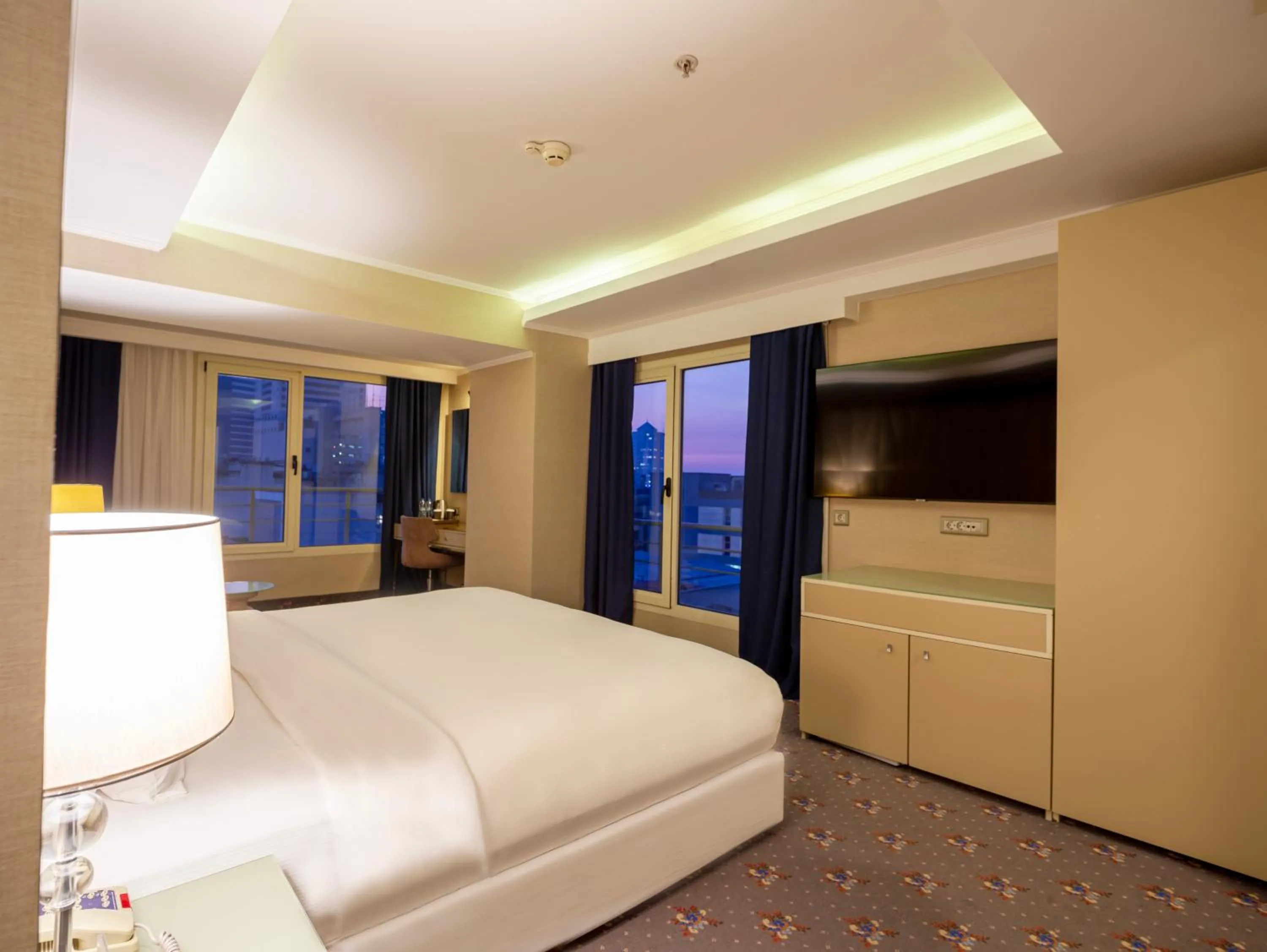 Bed in DoubleTree by Hilton Izmir - Alsancak