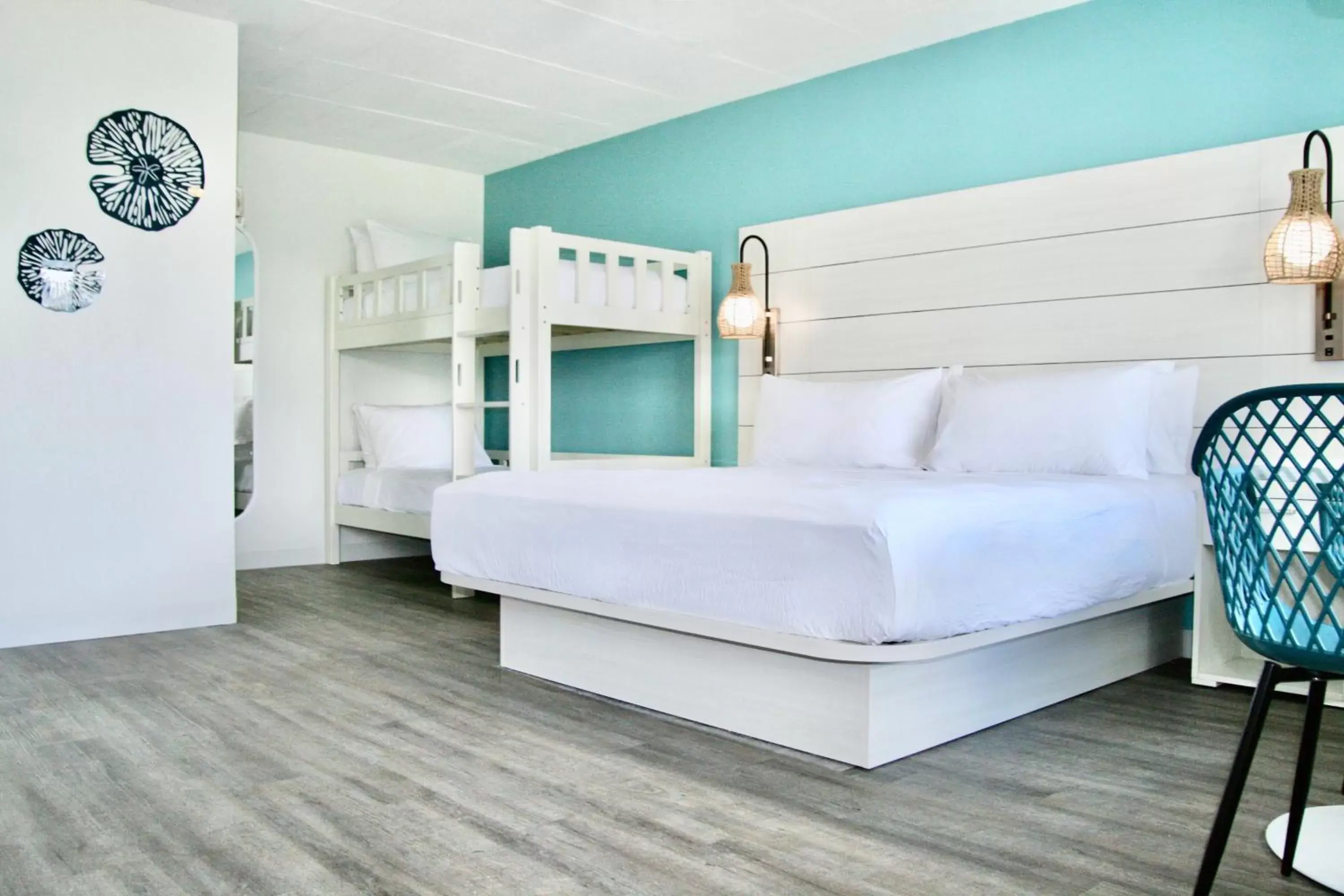 Bunk Bed in Hotel Cabana Oceanfront/Boardwalk
