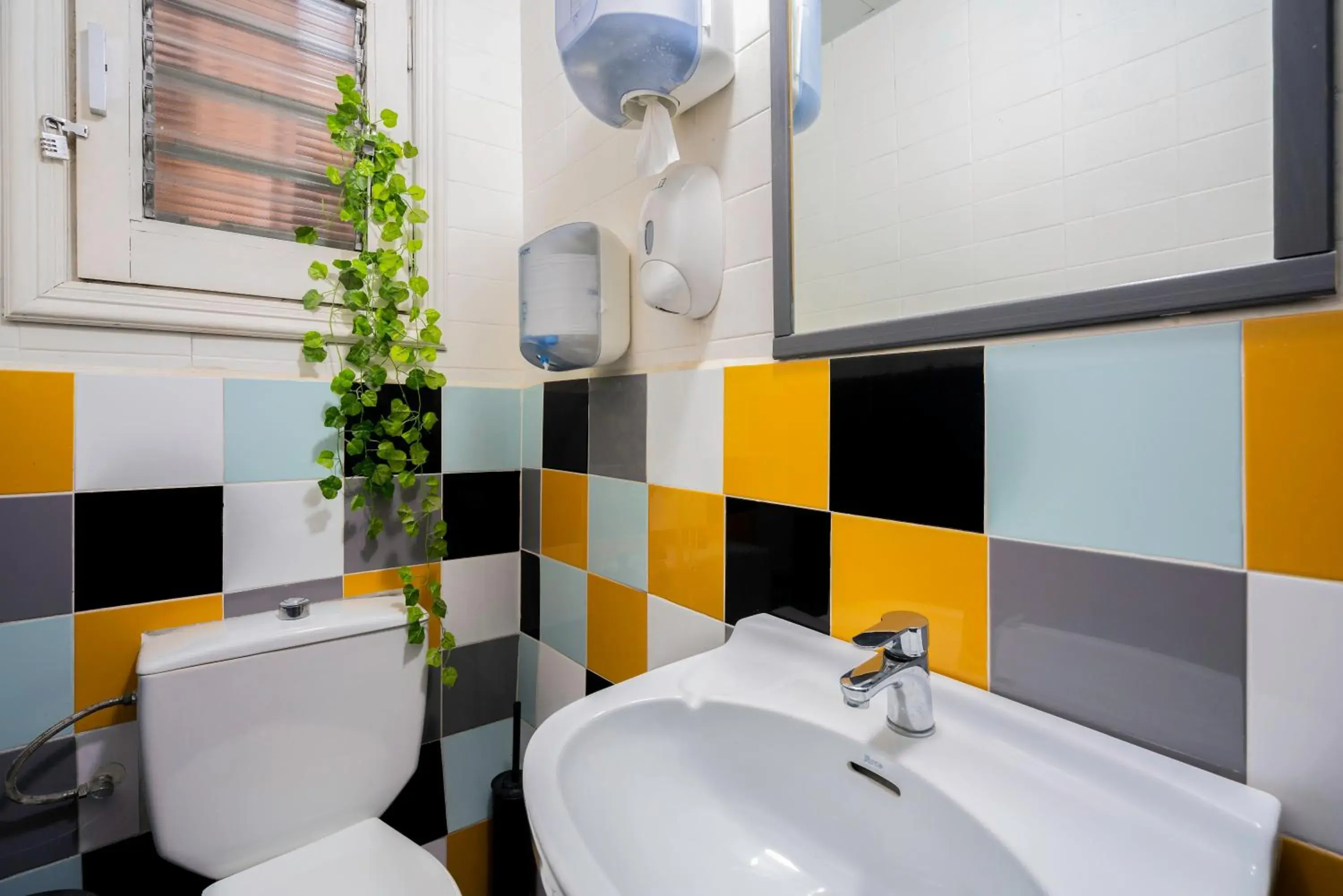 Bathroom in Casa Barcelo Hostel Barcelona