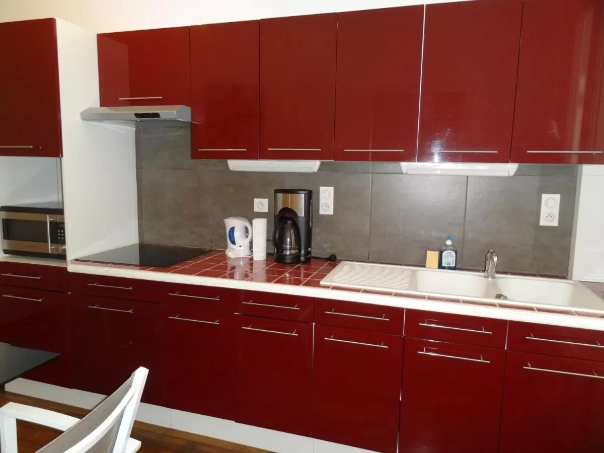 Kitchen/Kitchenette in ApartHotel François 1er - 16ème