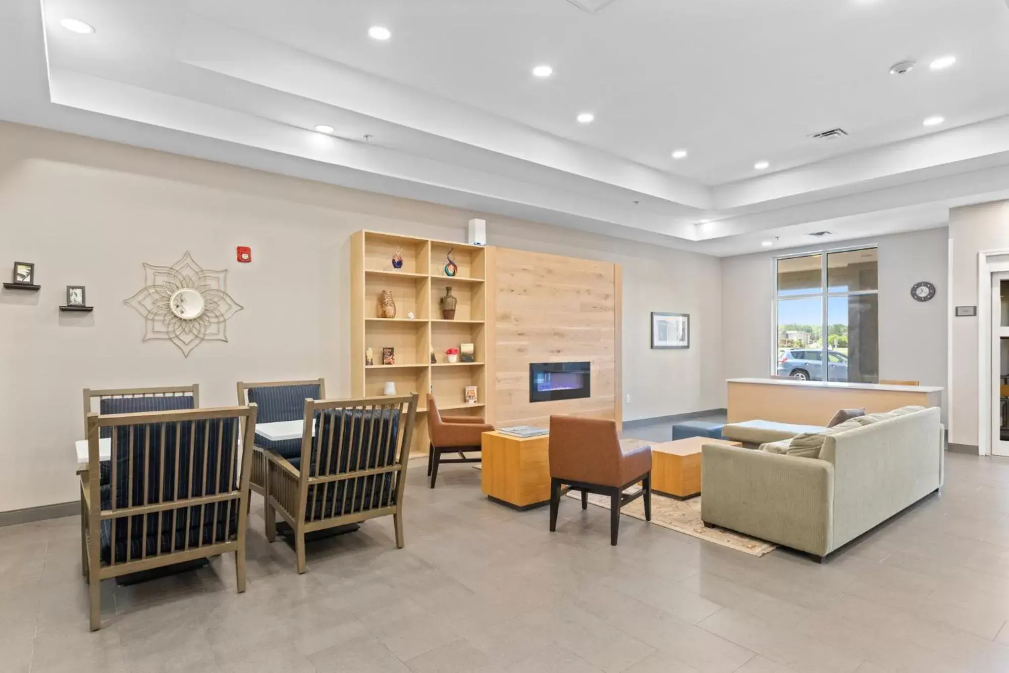 Lobby or reception in Country Inn & Suites by Radisson, Savannah Airport, GA