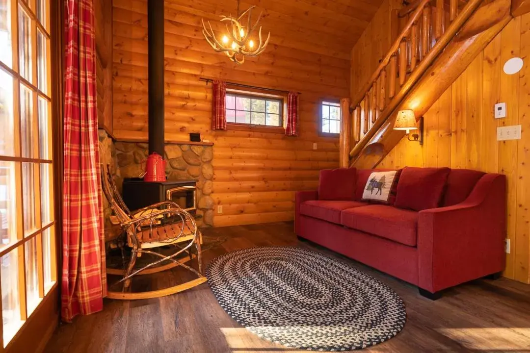 Superior One Bedroom Loft Cabin (Stairs) in Baker Creek By Basecamp