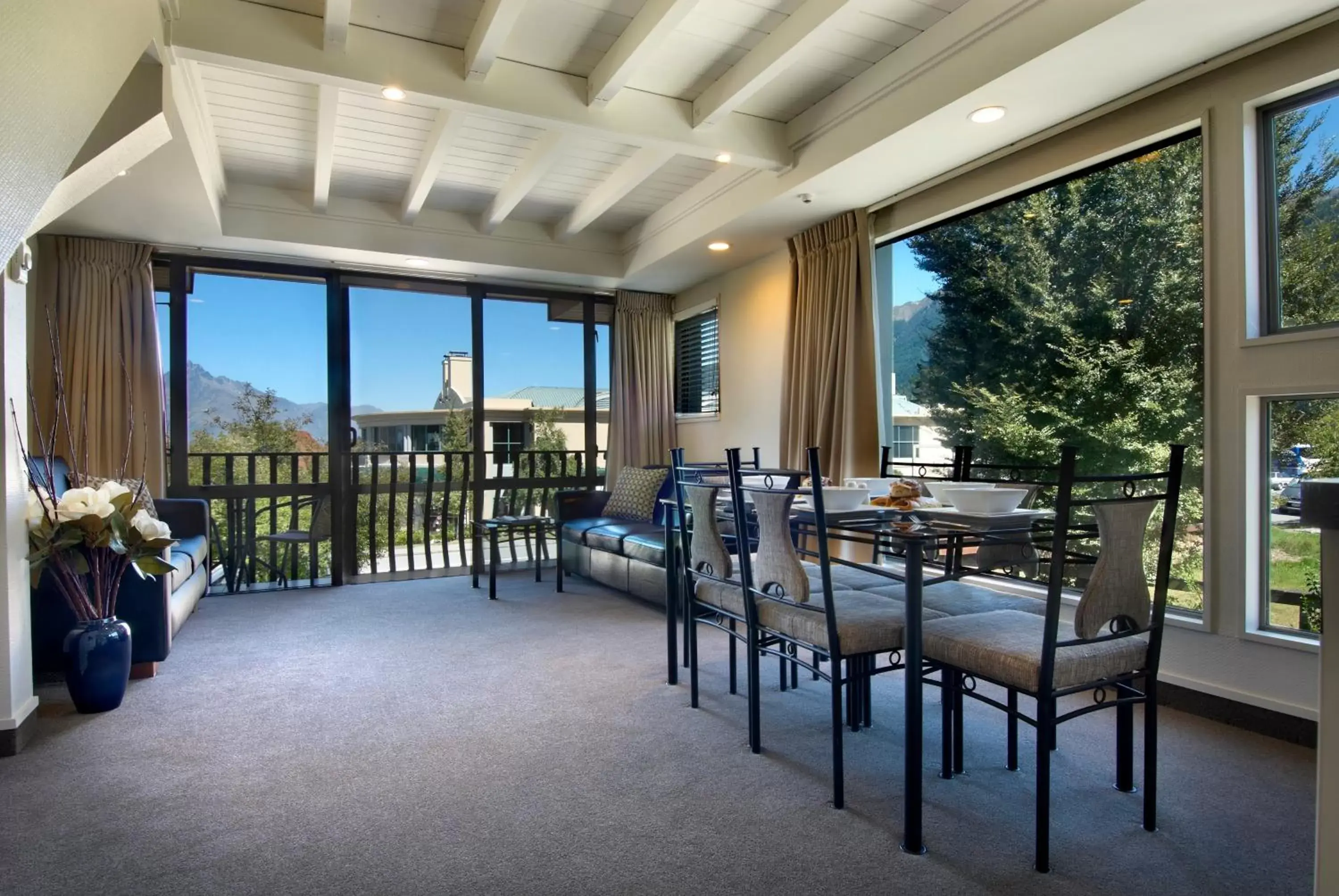 Living room in Hurley's of Queenstown Living room in Hurley's of Queenstown